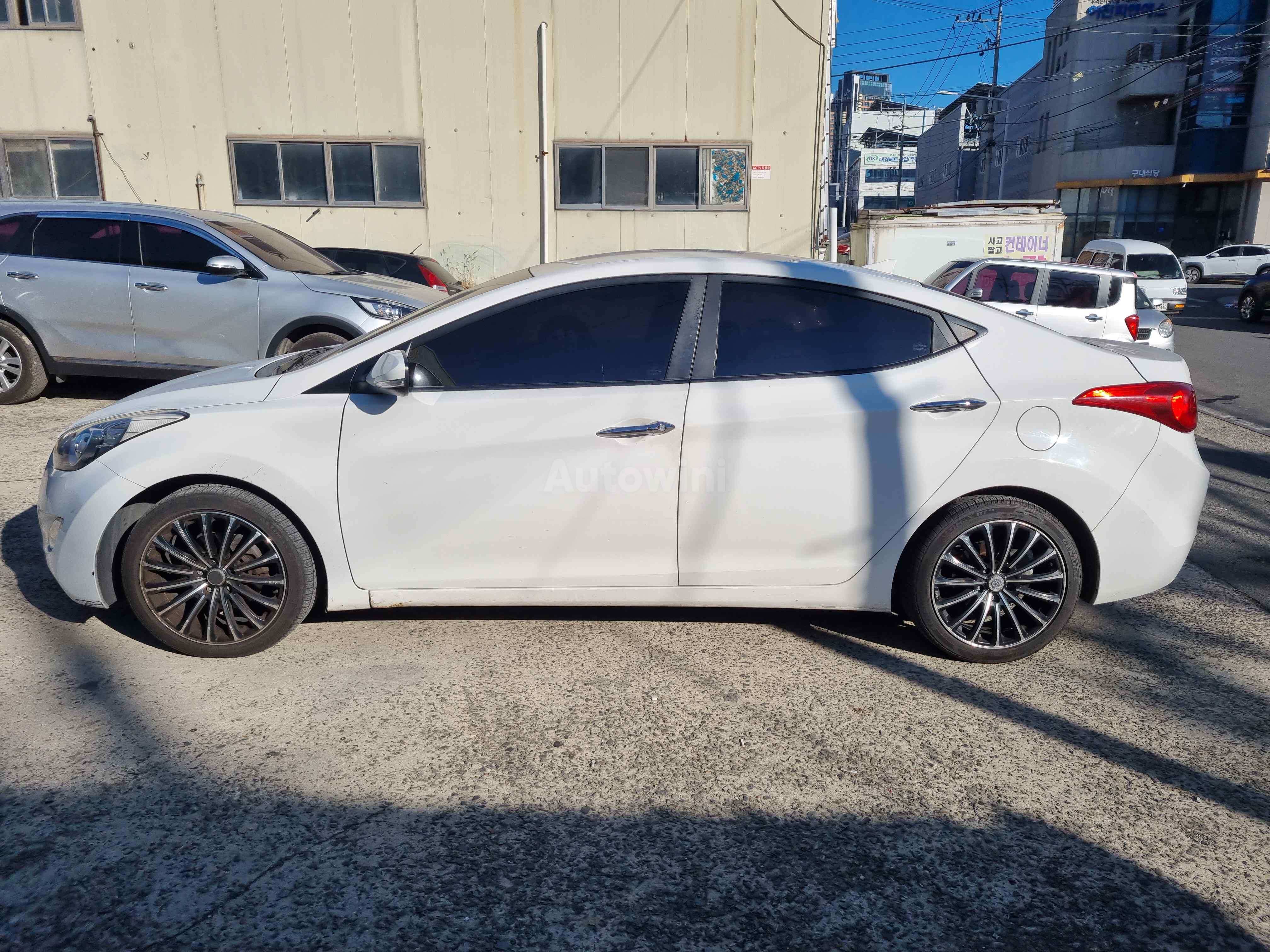 2011 HYUNDAI AVANTE VIN: KMHDH41DBBU087822