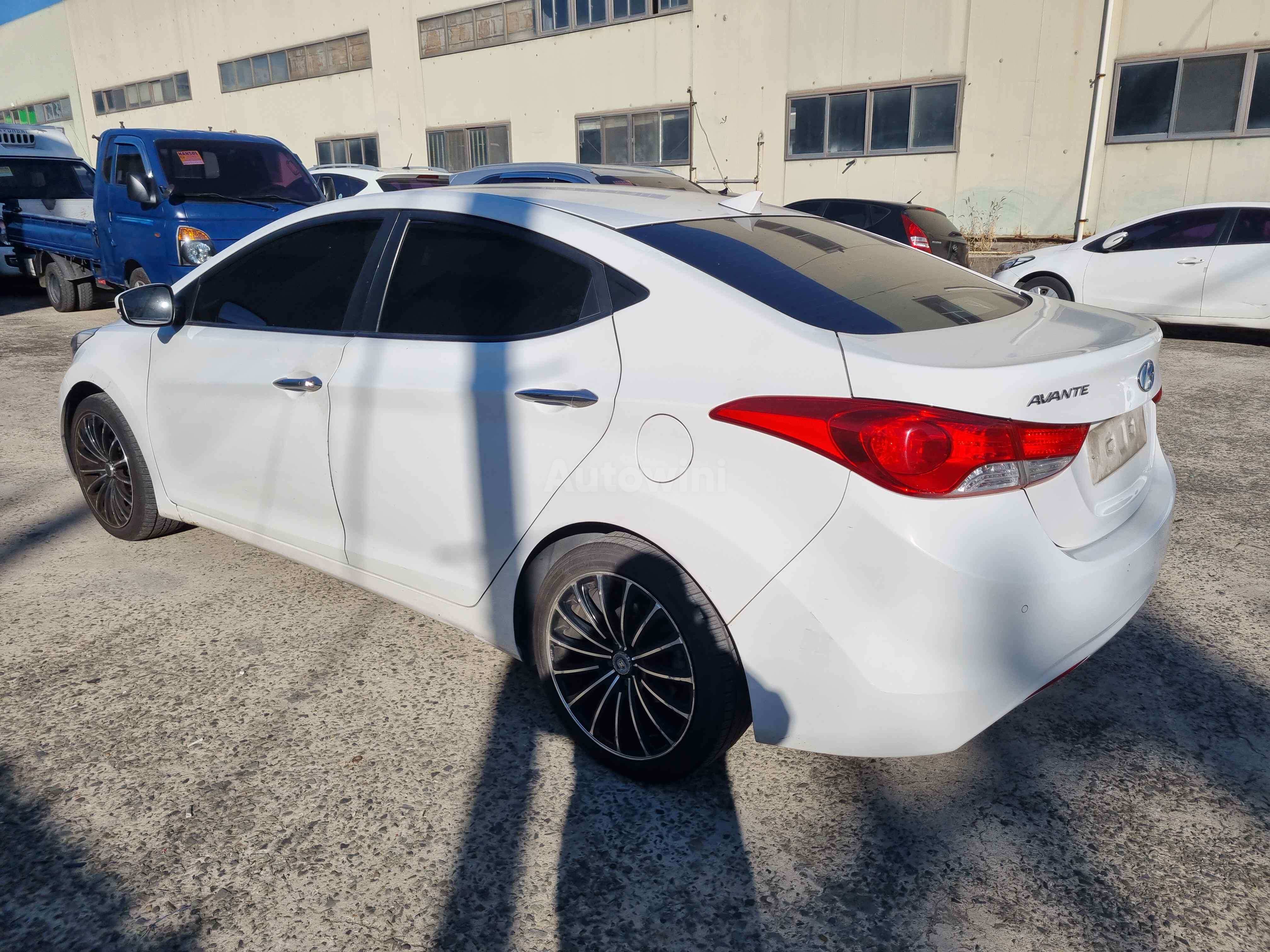 2011 HYUNDAI AVANTE VIN: KMHDH41DBBU087822