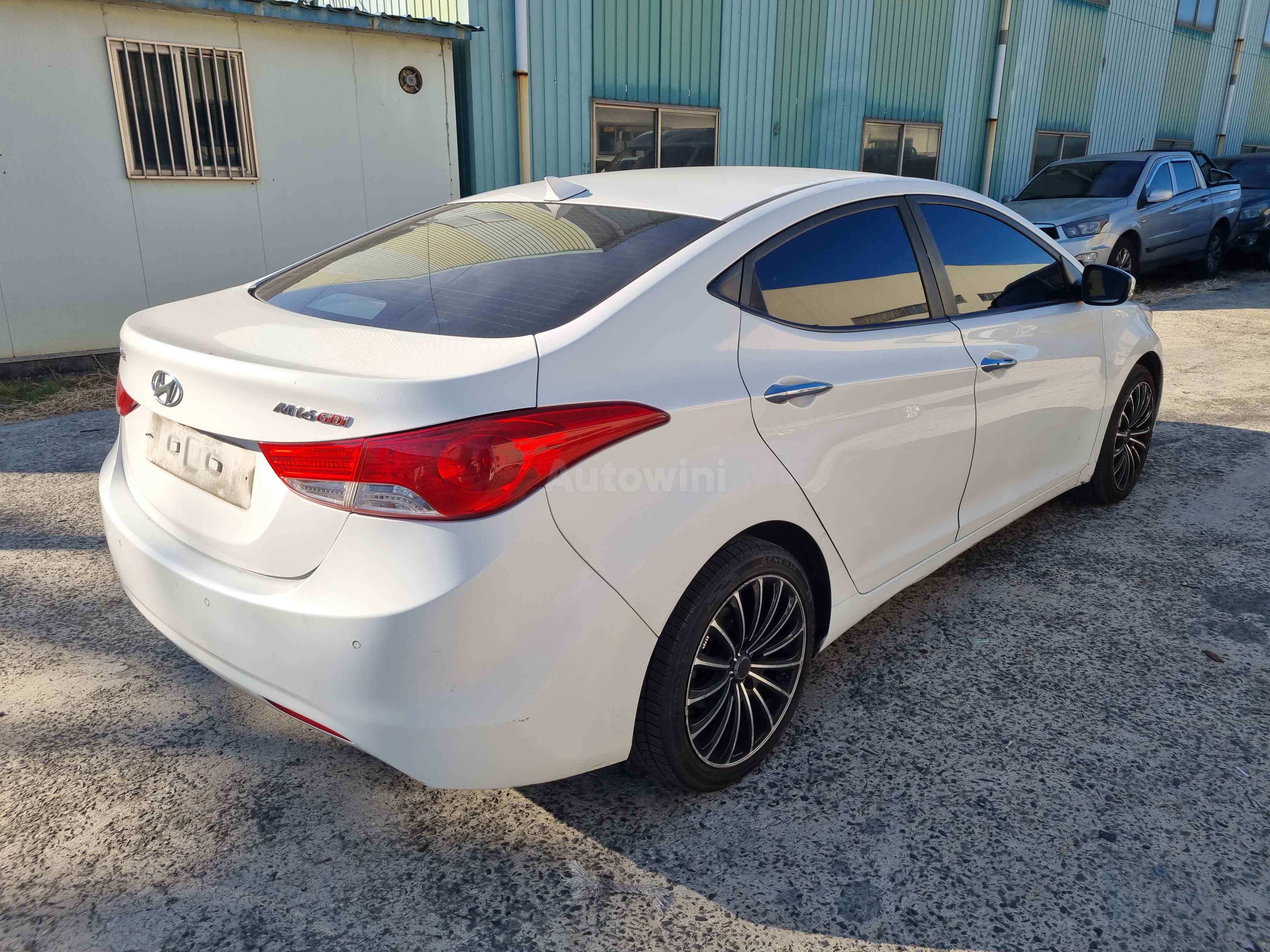 2011 HYUNDAI AVANTE VIN: KMHDH41DBBU087822