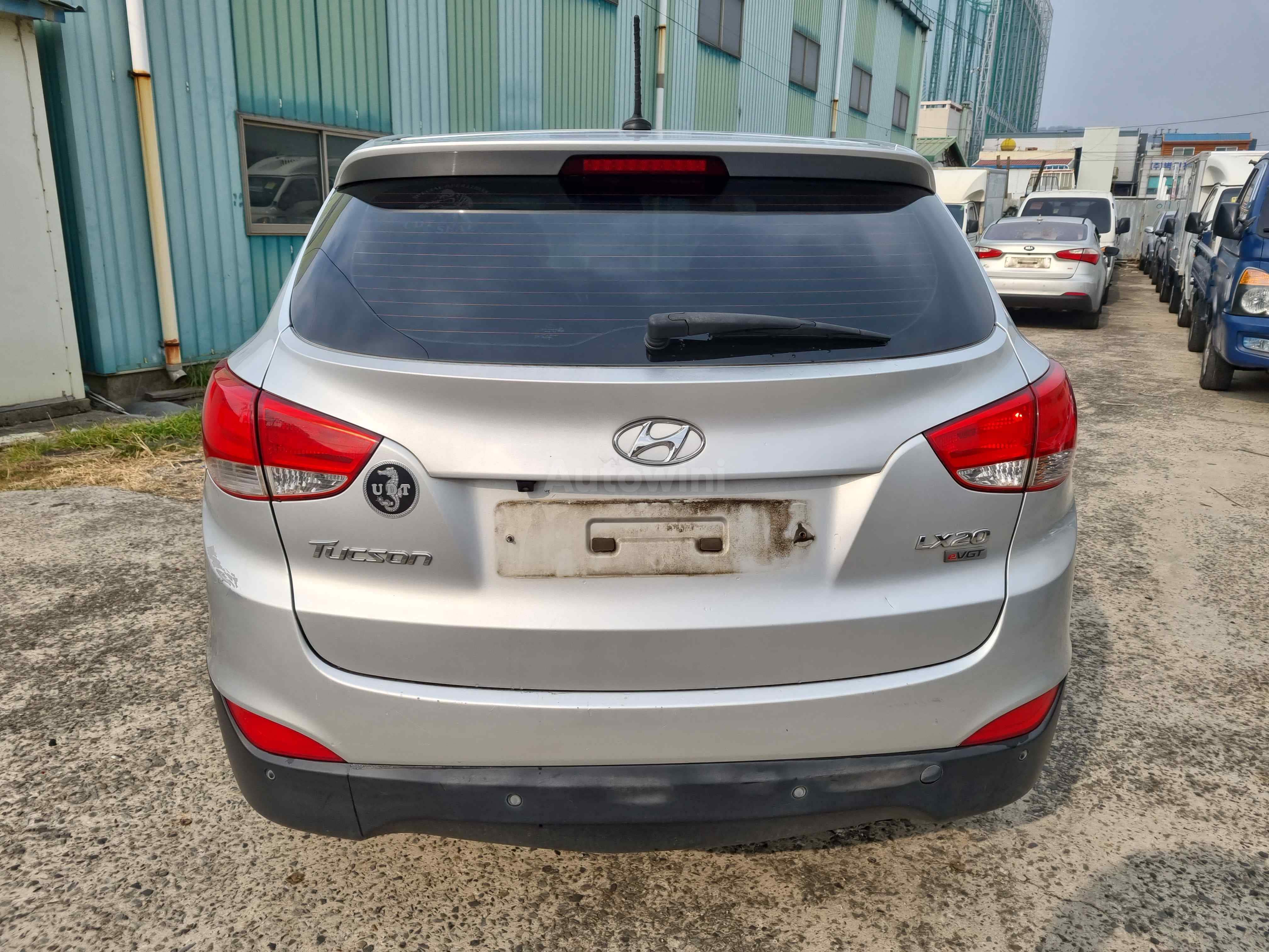 2010 HYUNDAI TUCSON VIN: KMHJU81VBAU000624