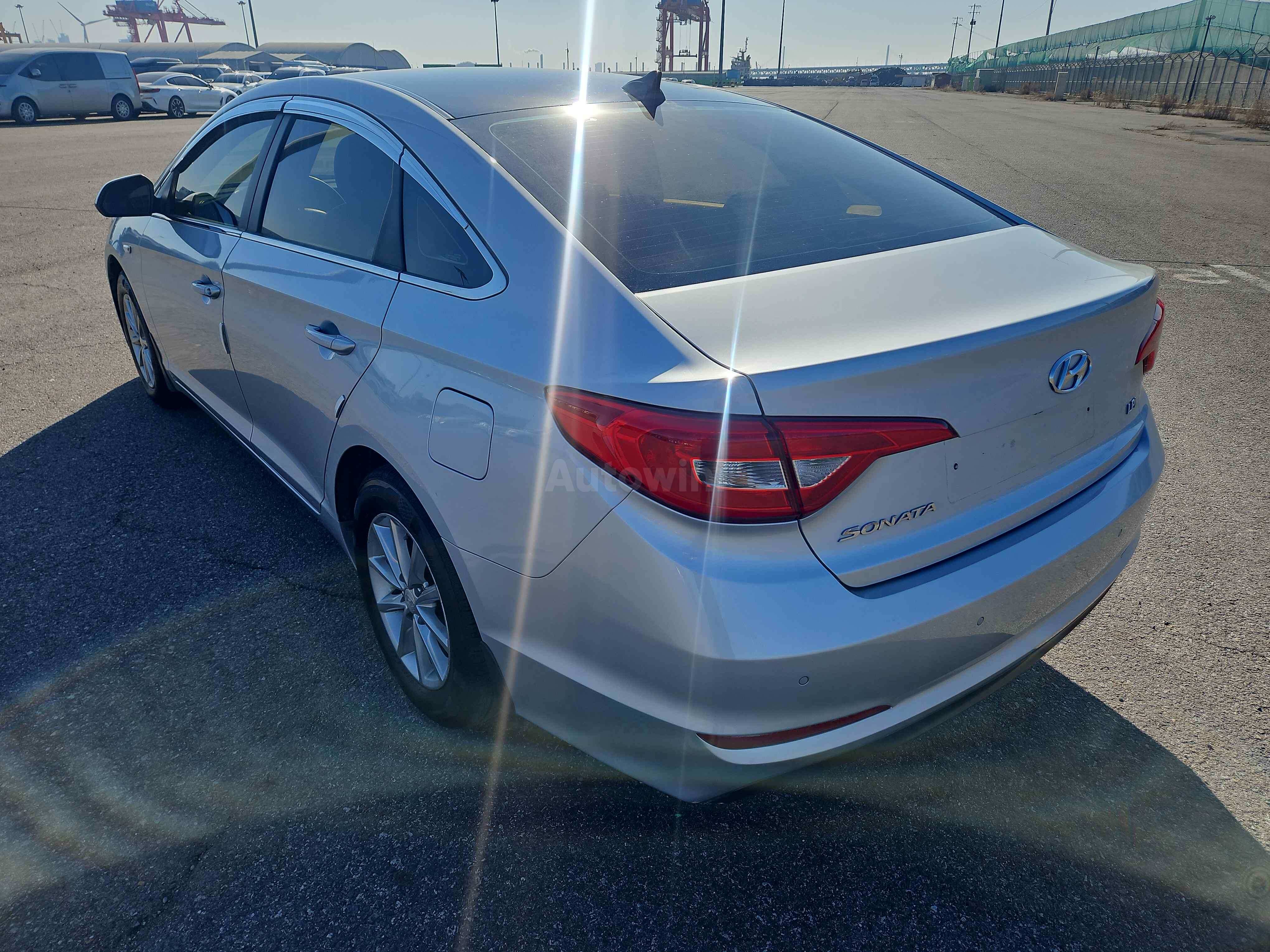 2016 HYUNDAI SONATA VIN: KMHE341DBGA216242