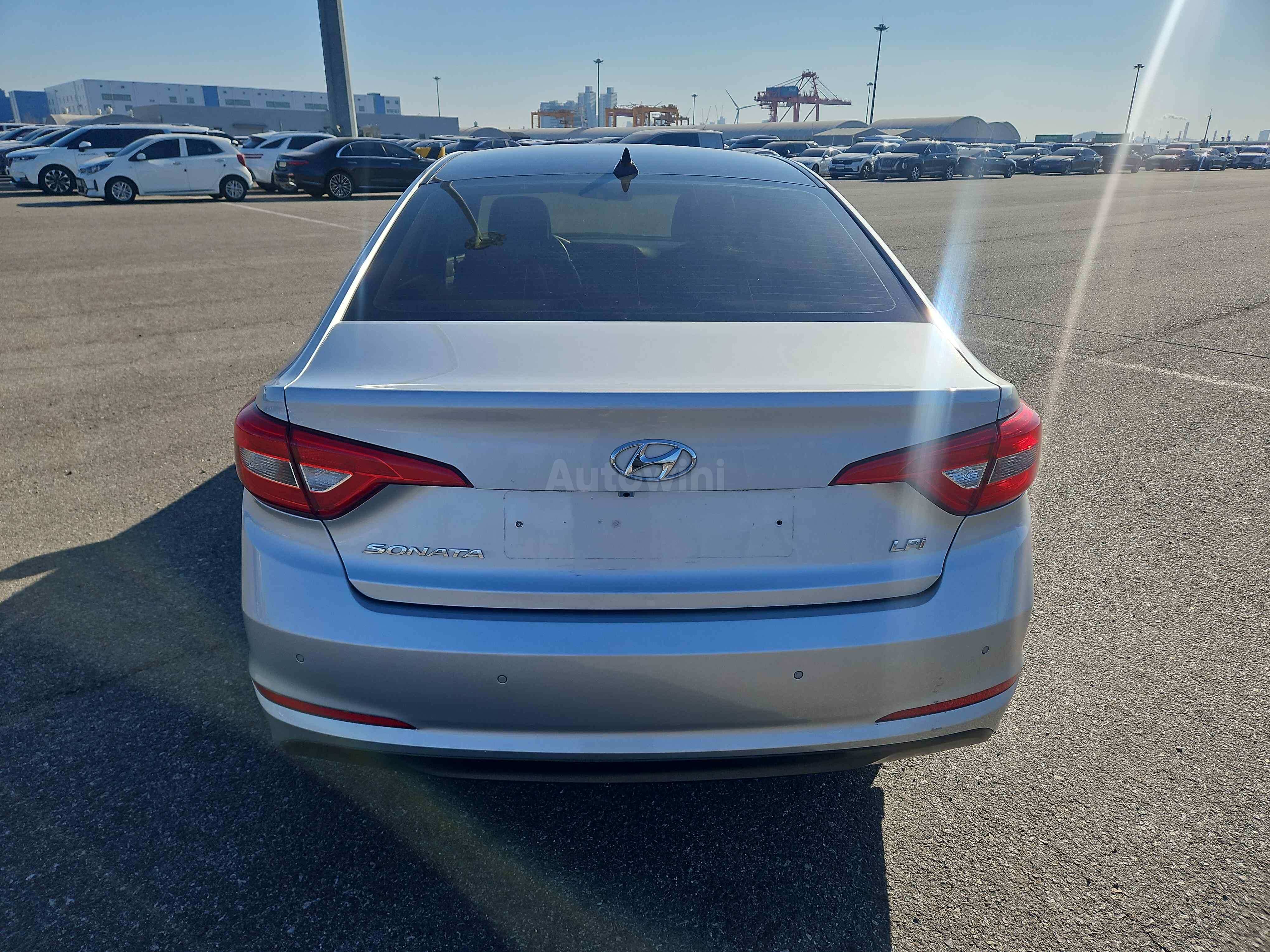 2016 HYUNDAI SONATA VIN: KMHE341DBGA216242