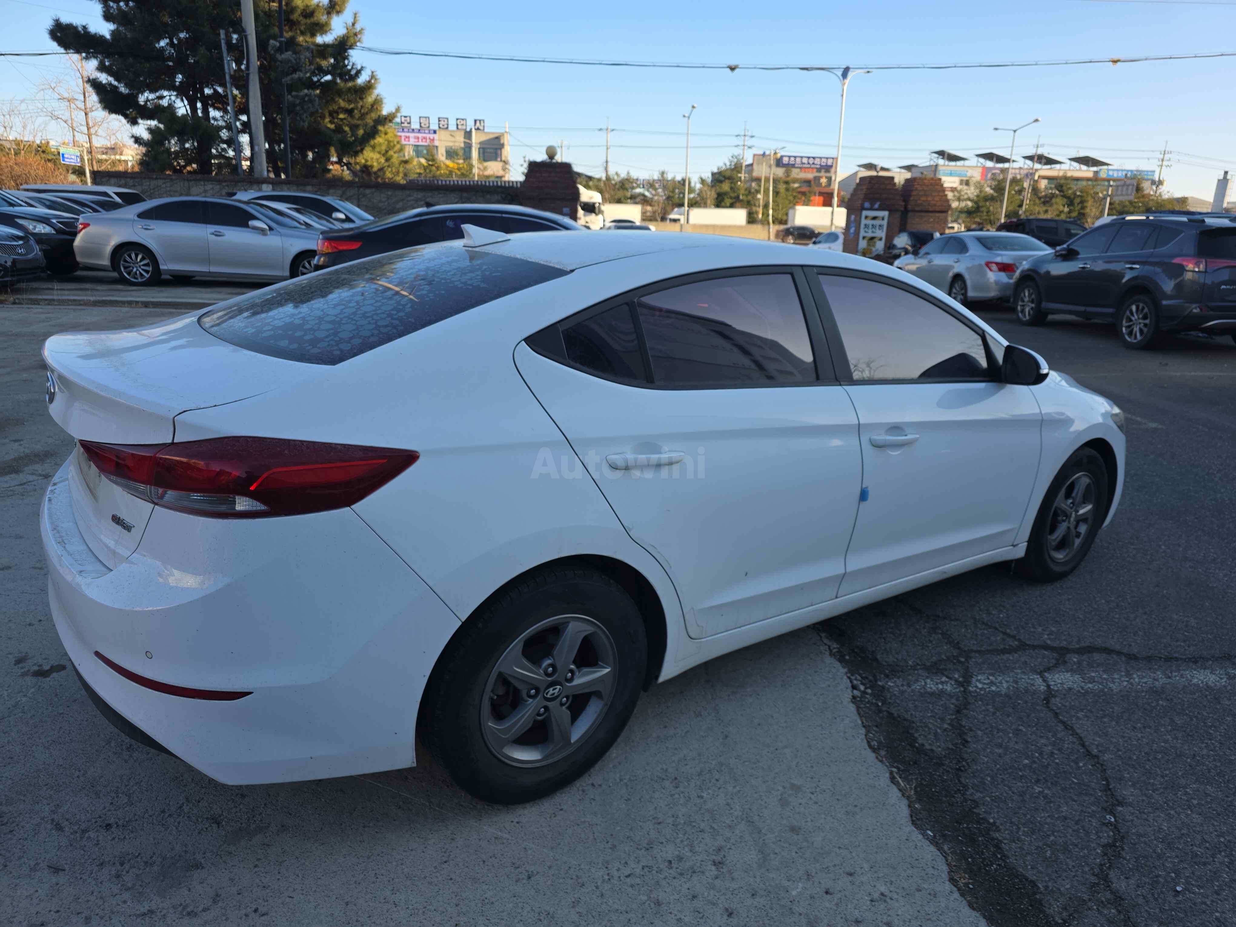 2016 HYUNDAI AVANTE VIN: KMHD641UGGU131486