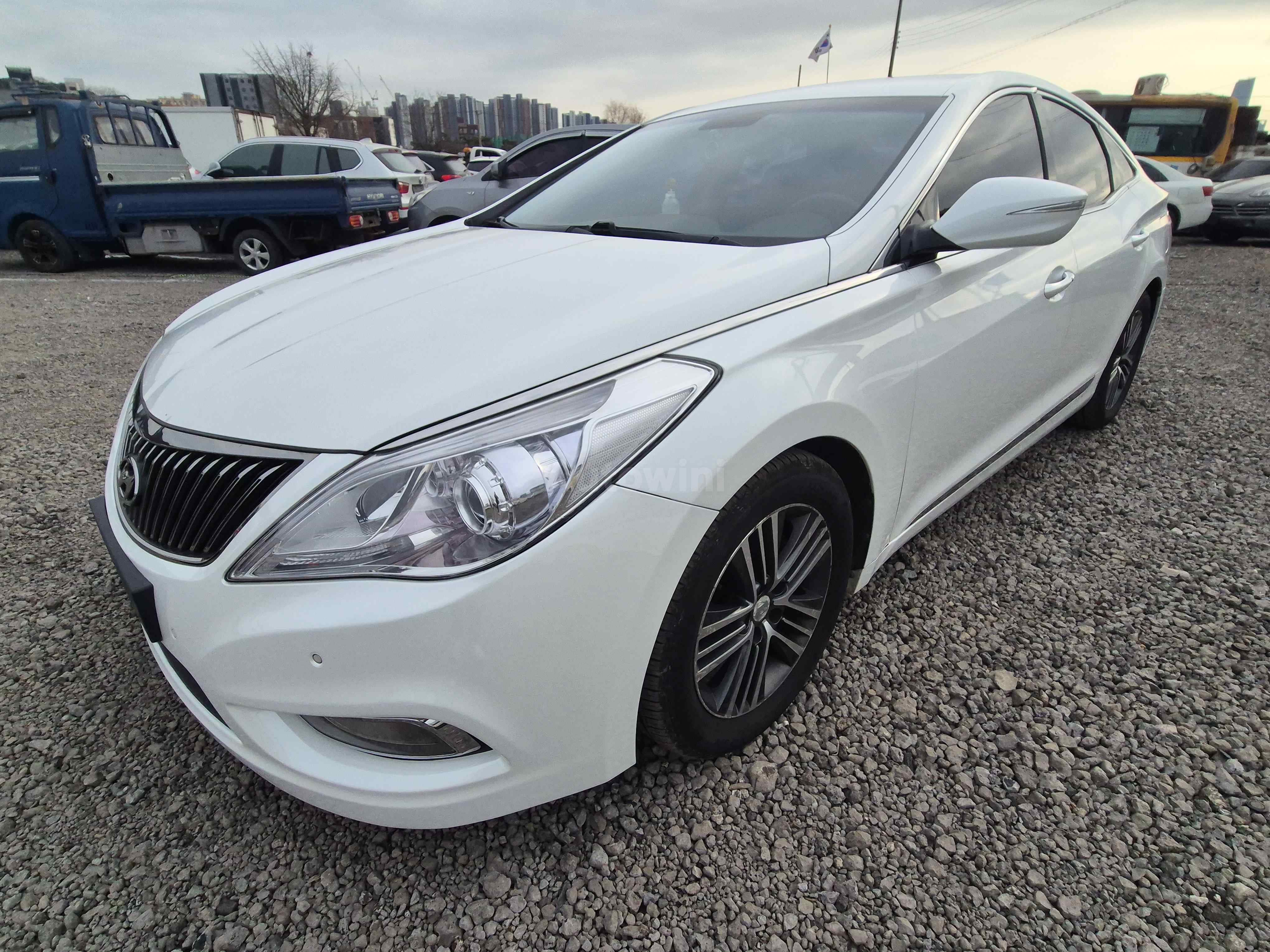 2013 HYUNDAI GRANDEUR VIN: KMHFF41CBDA263117