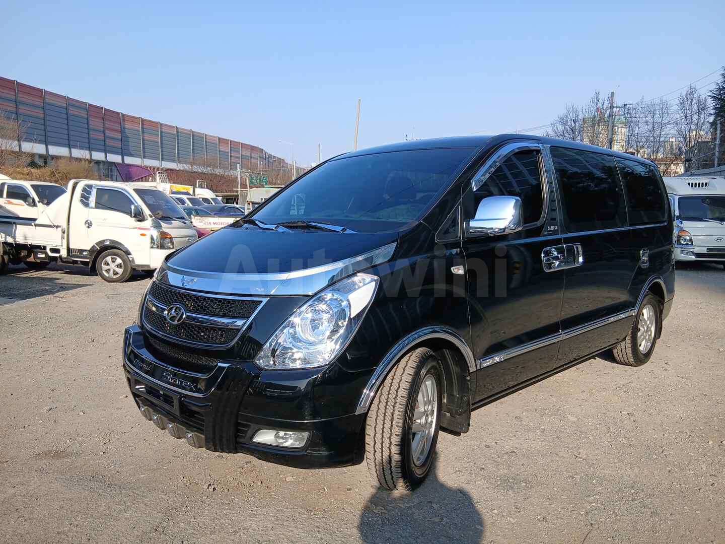 2011 HYUNDAI STAREX VIN: KMJWA37JBBU388839