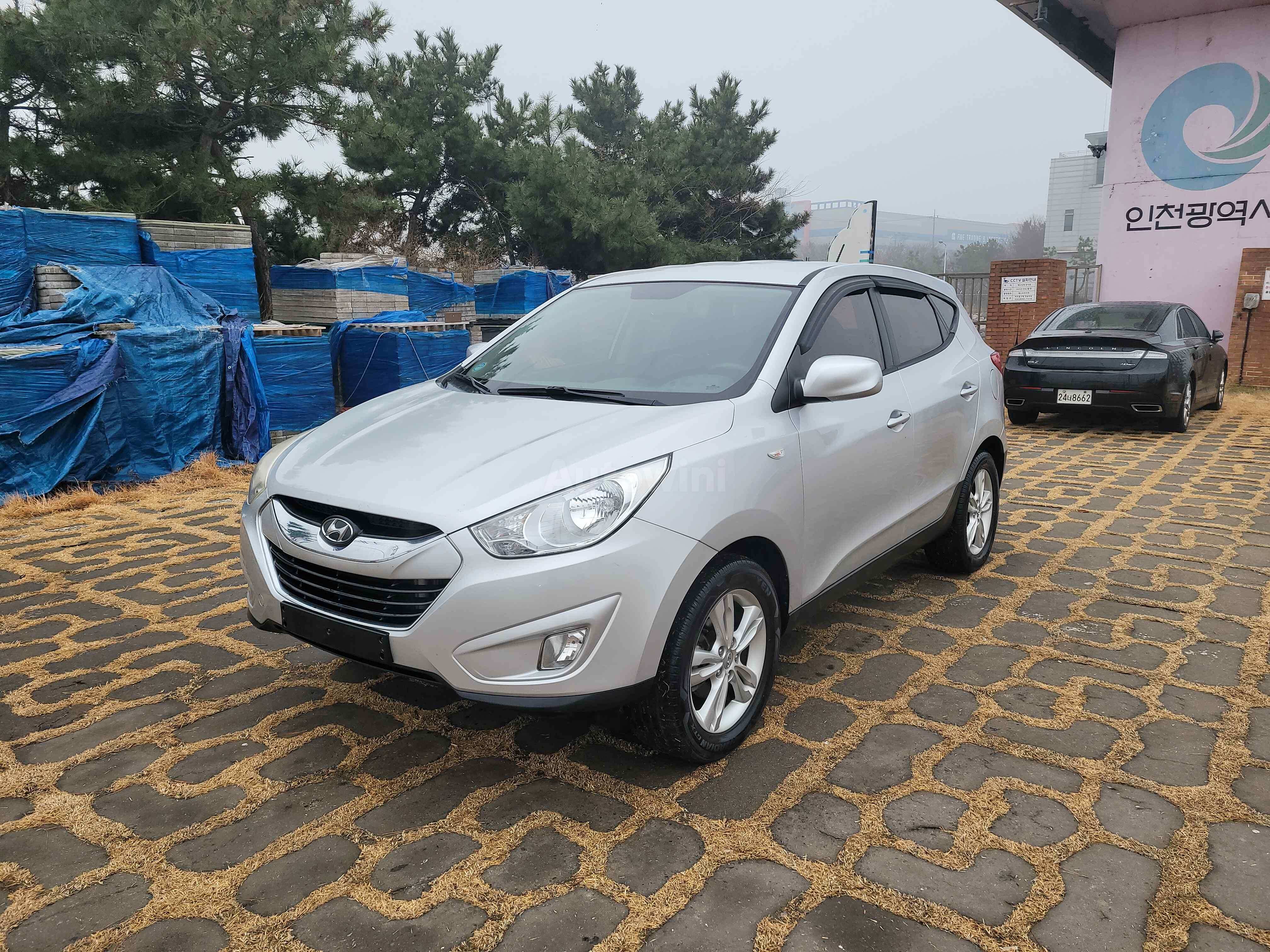 2010 HYUNDAI TUCSON VIN: KMHJT81VBAU004668