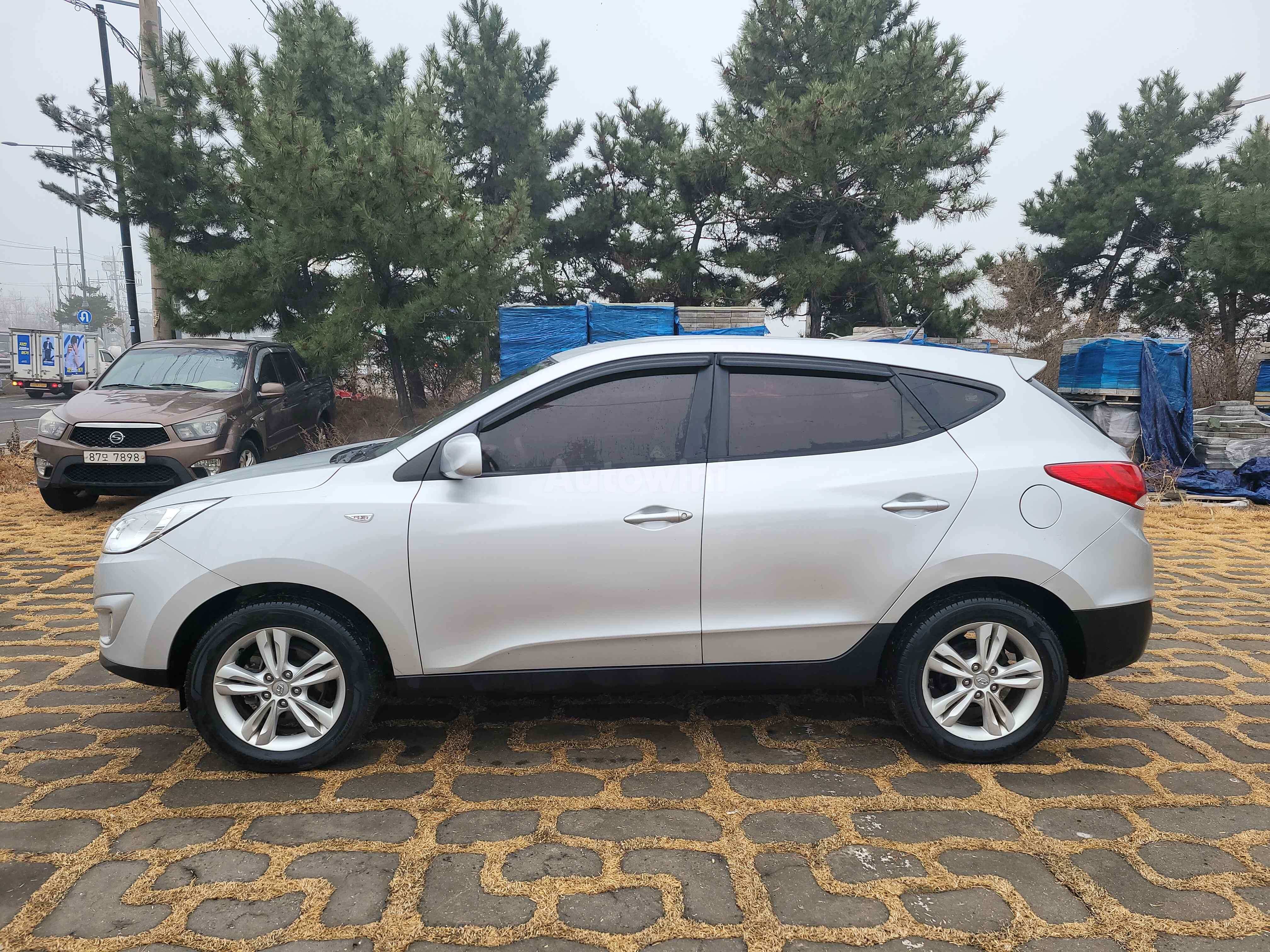 2010 HYUNDAI TUCSON VIN: KMHJT81VBAU004668