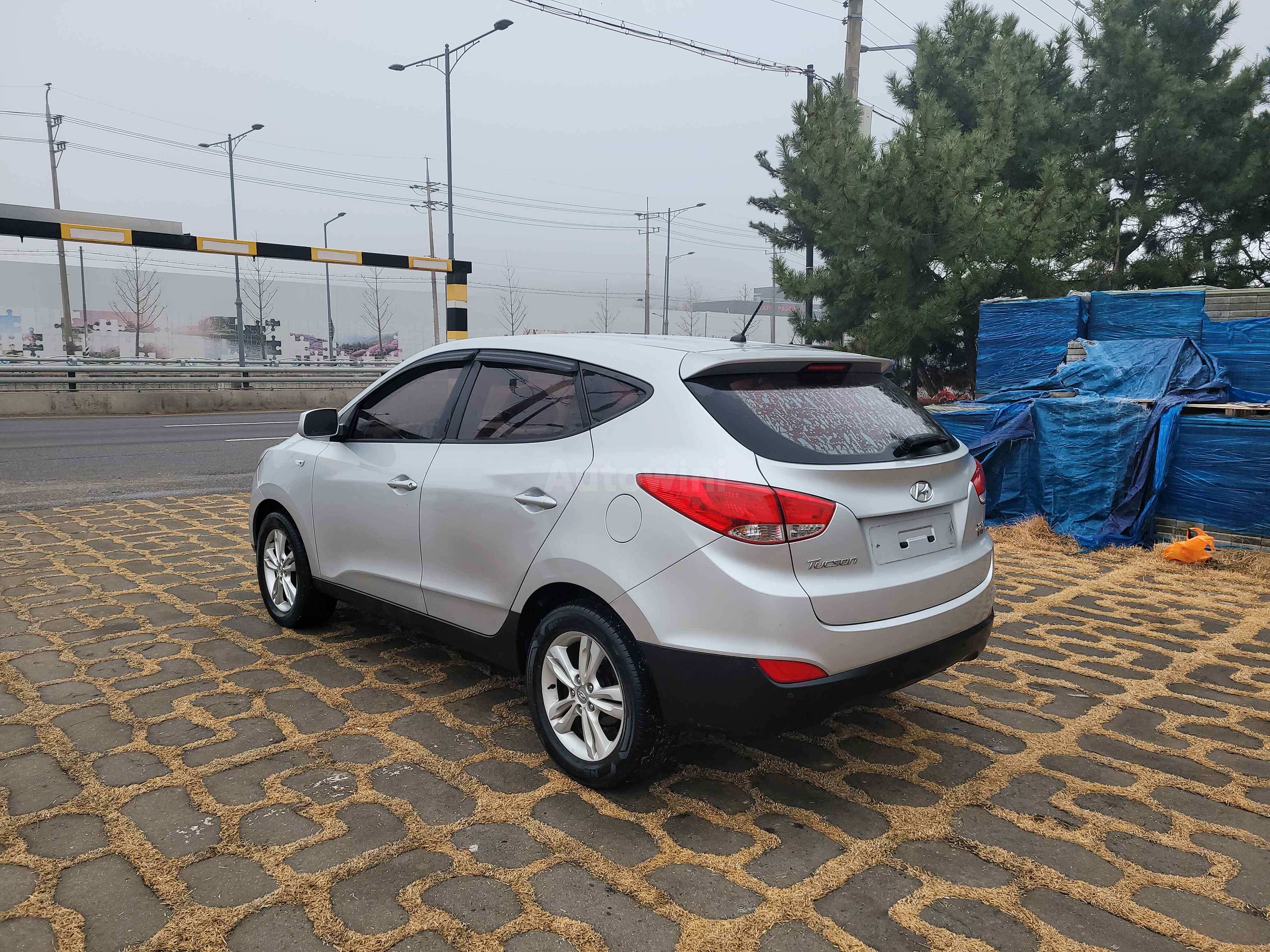 2010 HYUNDAI TUCSON VIN: KMHJT81VBAU004668