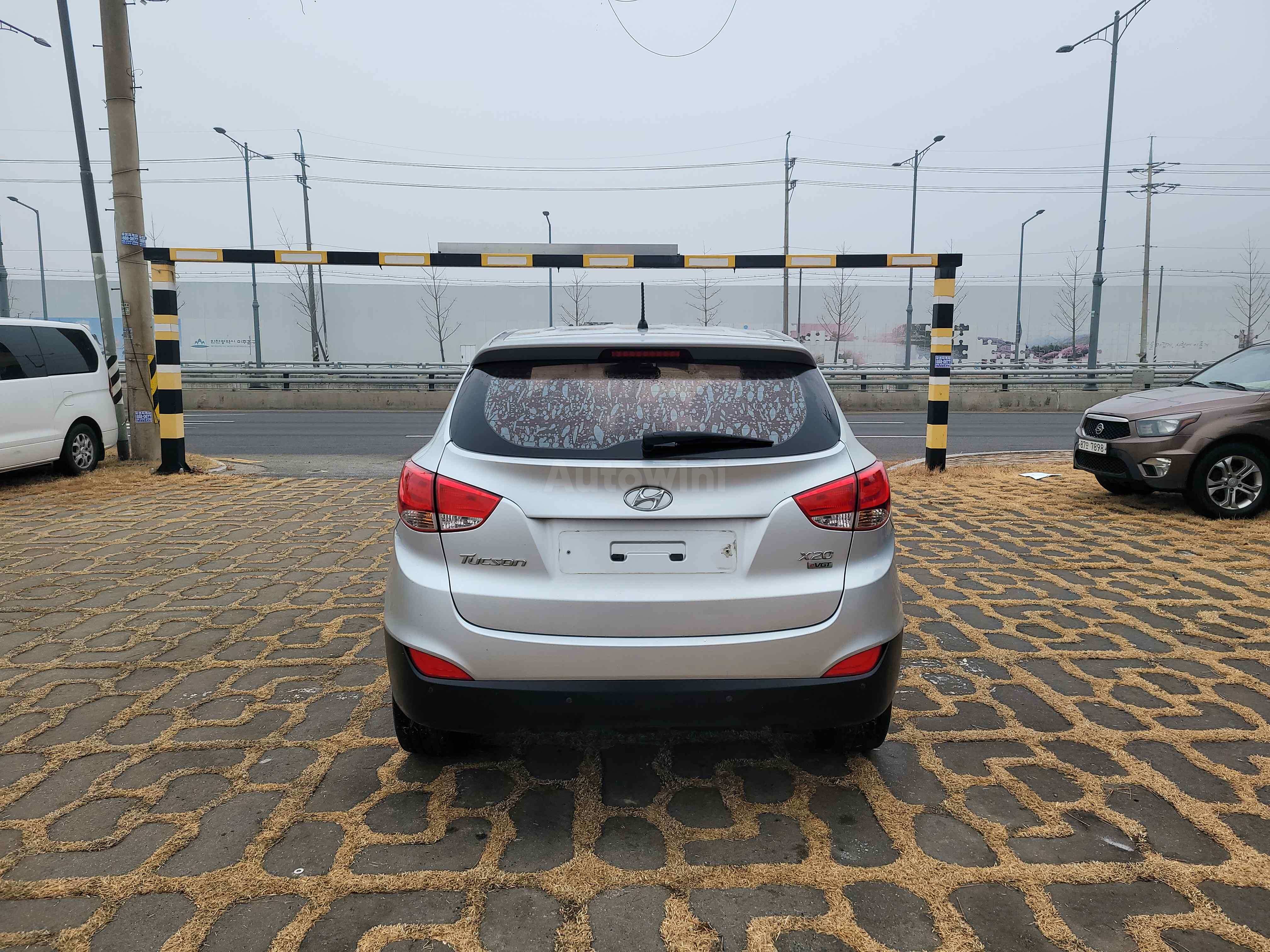 2010 HYUNDAI TUCSON VIN: KMHJT81VBAU004668