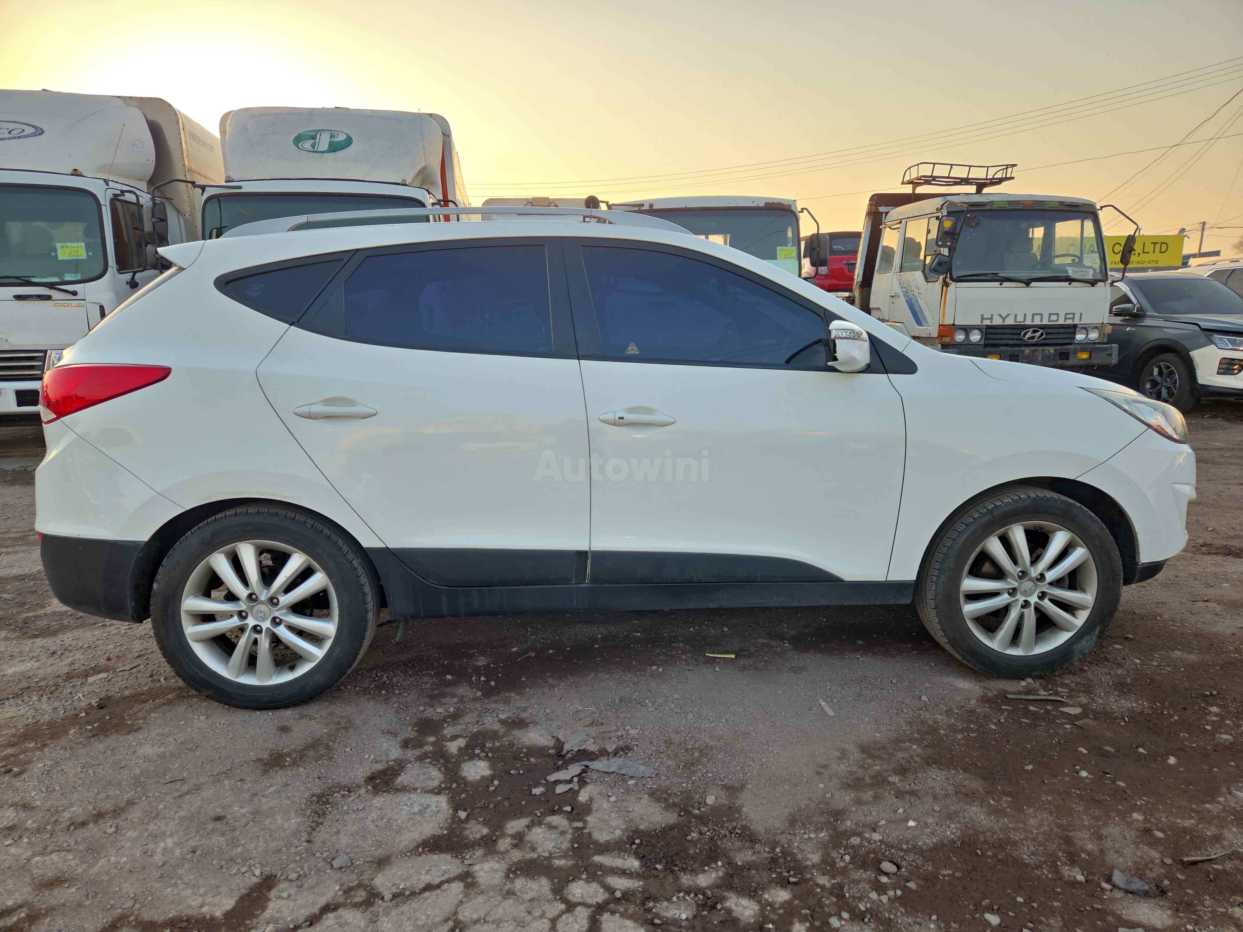 2013 HYUNDAI TUCSON VIN: KMHJU81VBDU733538