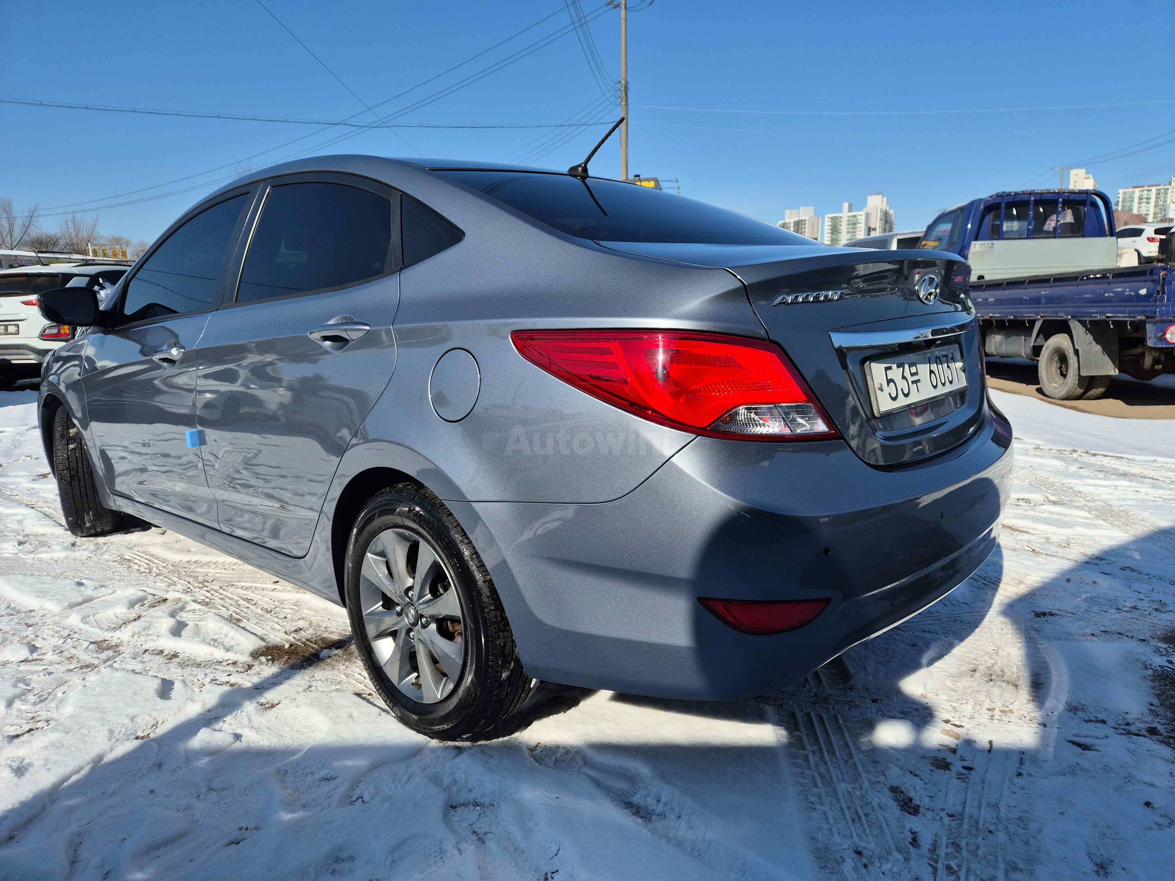 2018 HYUNDAI ACCENT VIN: KMHCT41BEJU369940