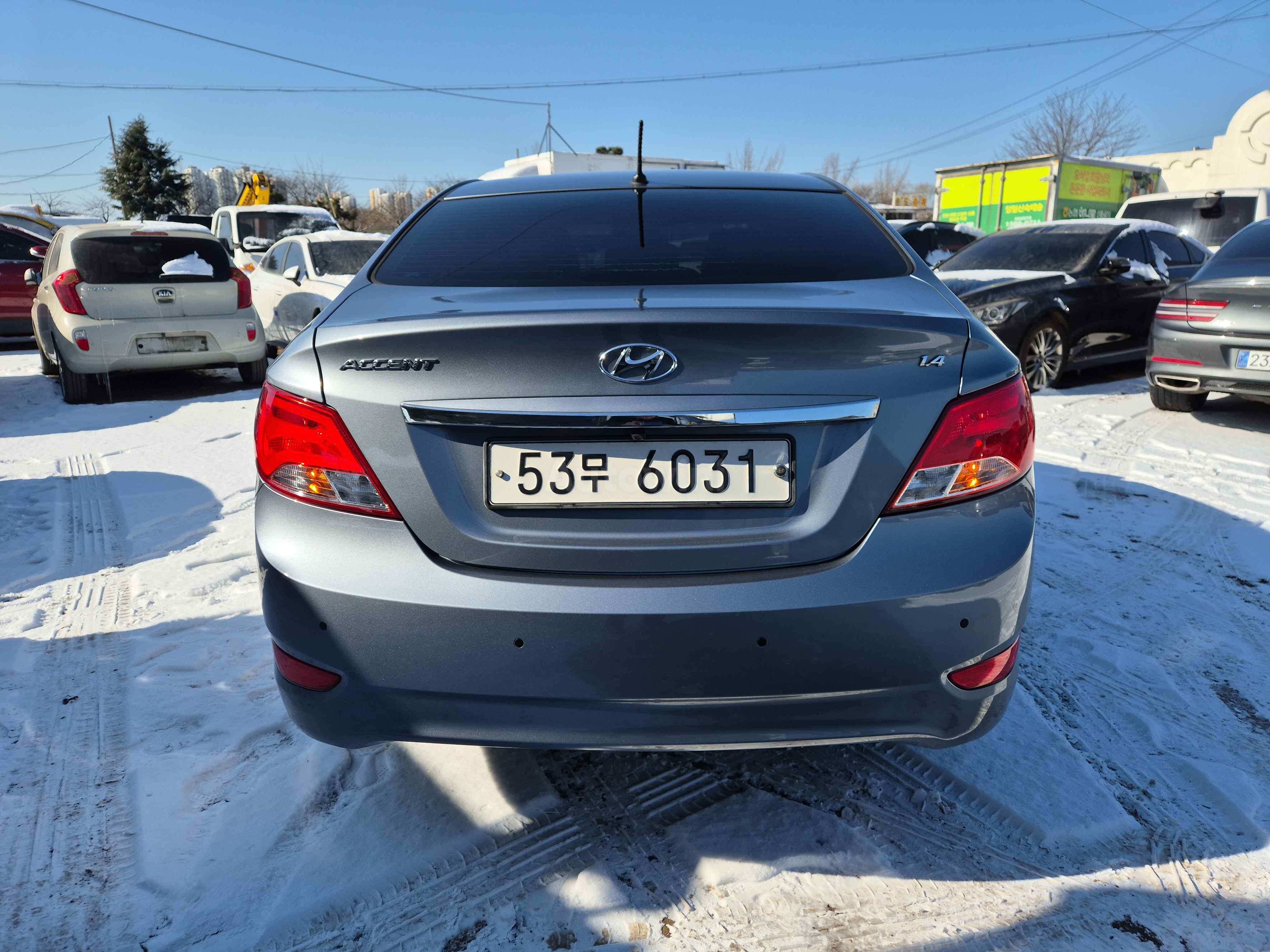 2018 HYUNDAI ACCENT VIN: KMHCT41BEJU369940