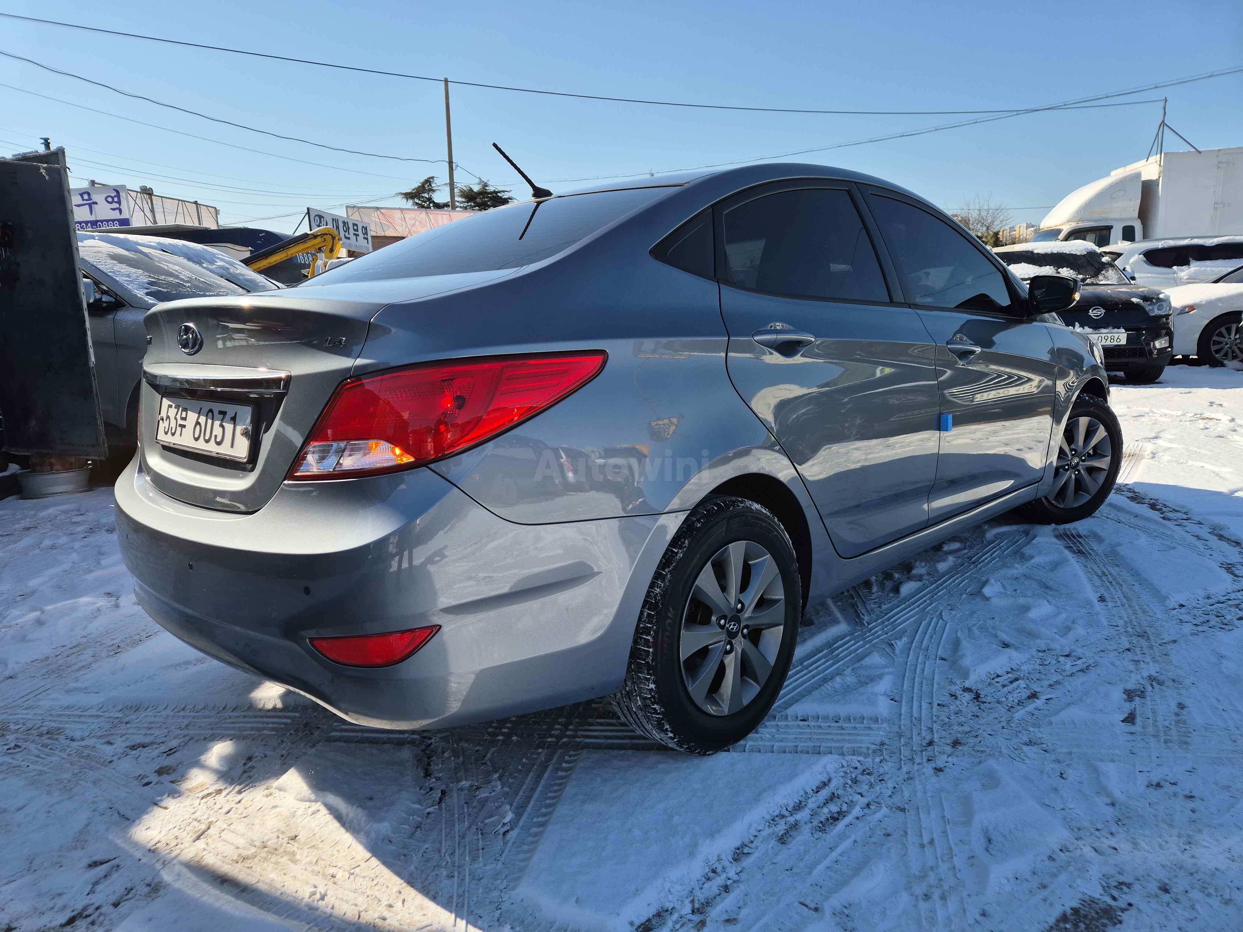 2018 HYUNDAI ACCENT VIN: KMHCT41BEJU369940