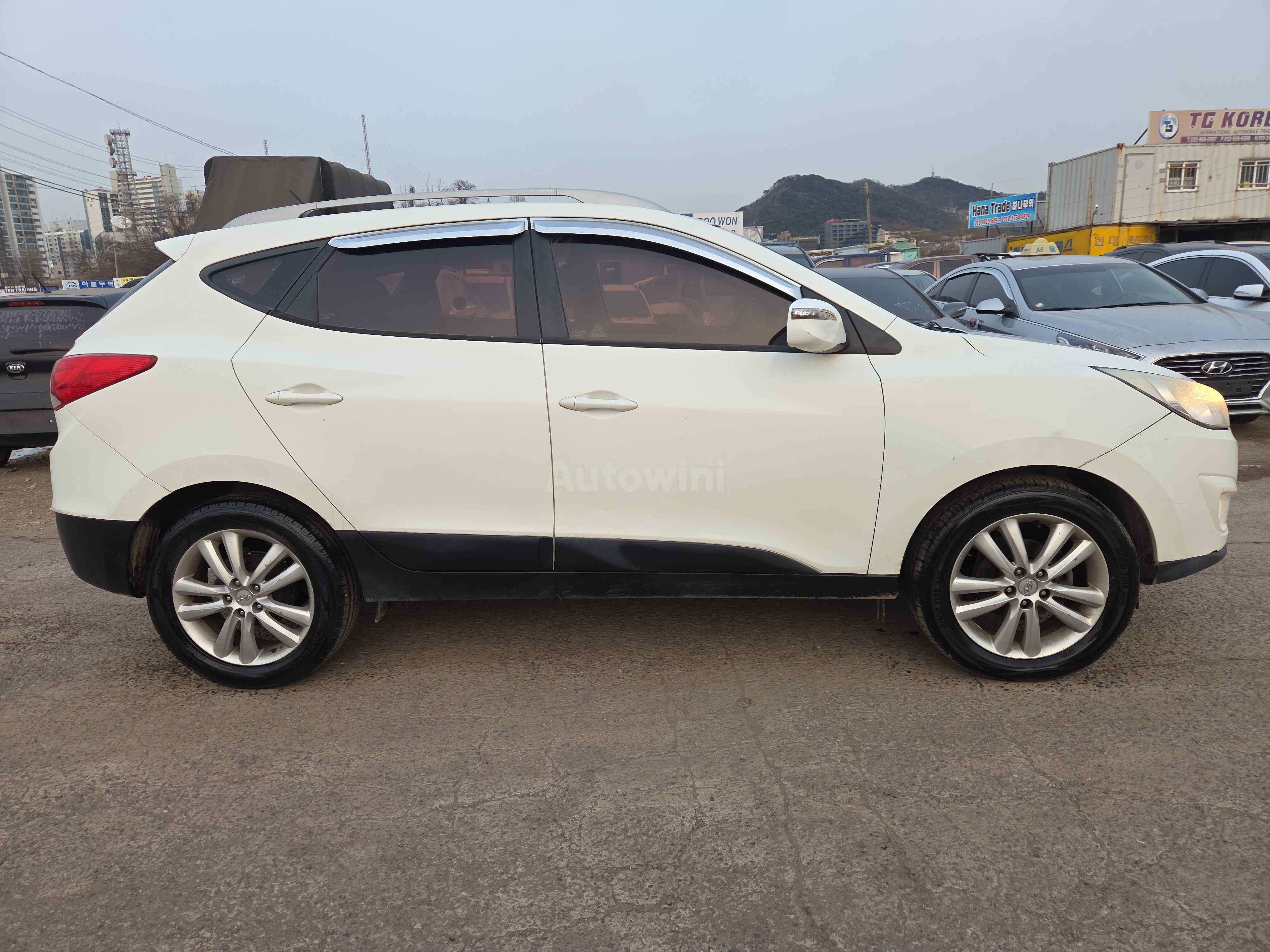 2010 HYUNDAI TUCSON VIN: KMHJU81VBAU014907