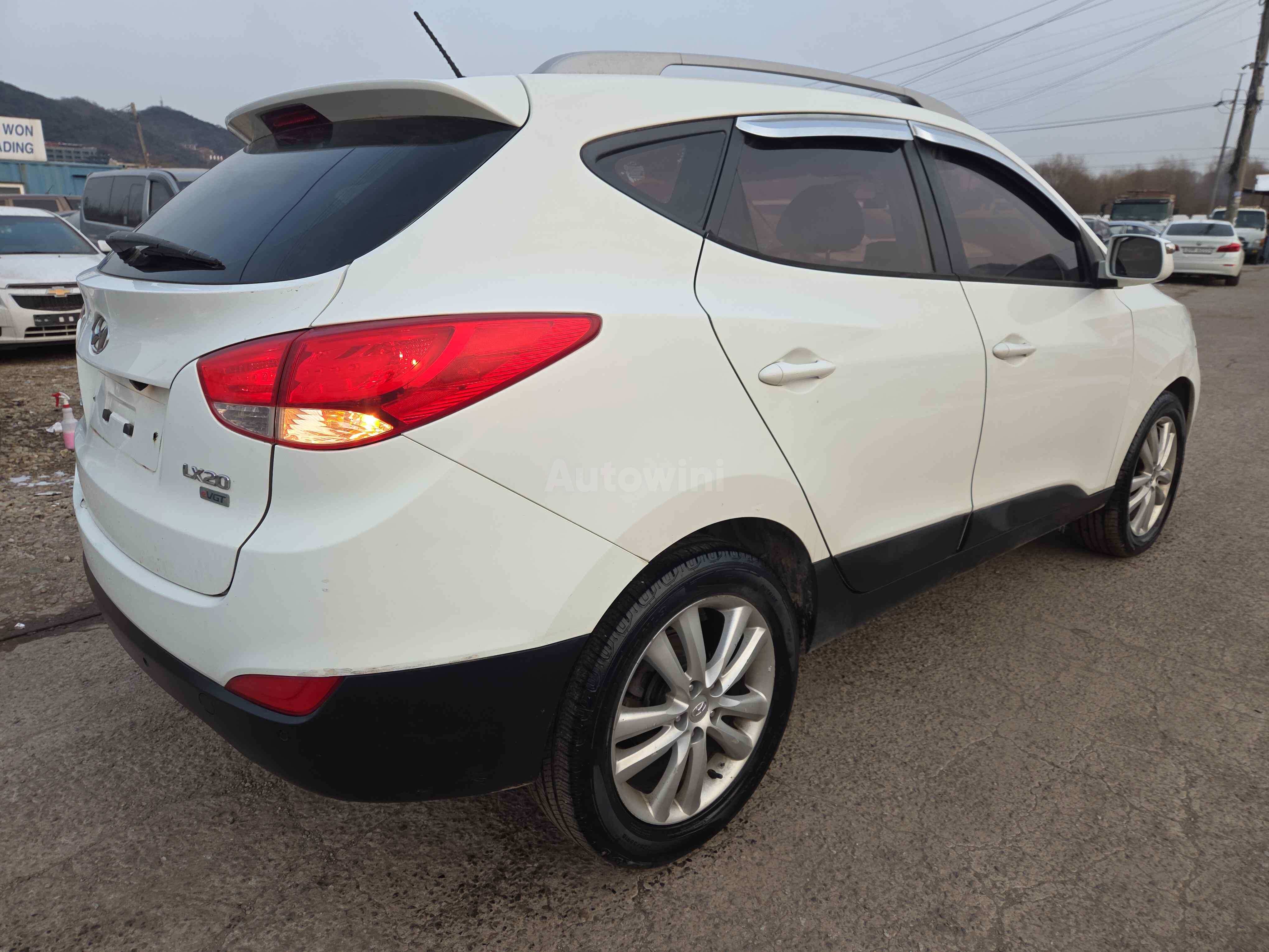 2010 HYUNDAI TUCSON VIN: KMHJU81VBAU014907
