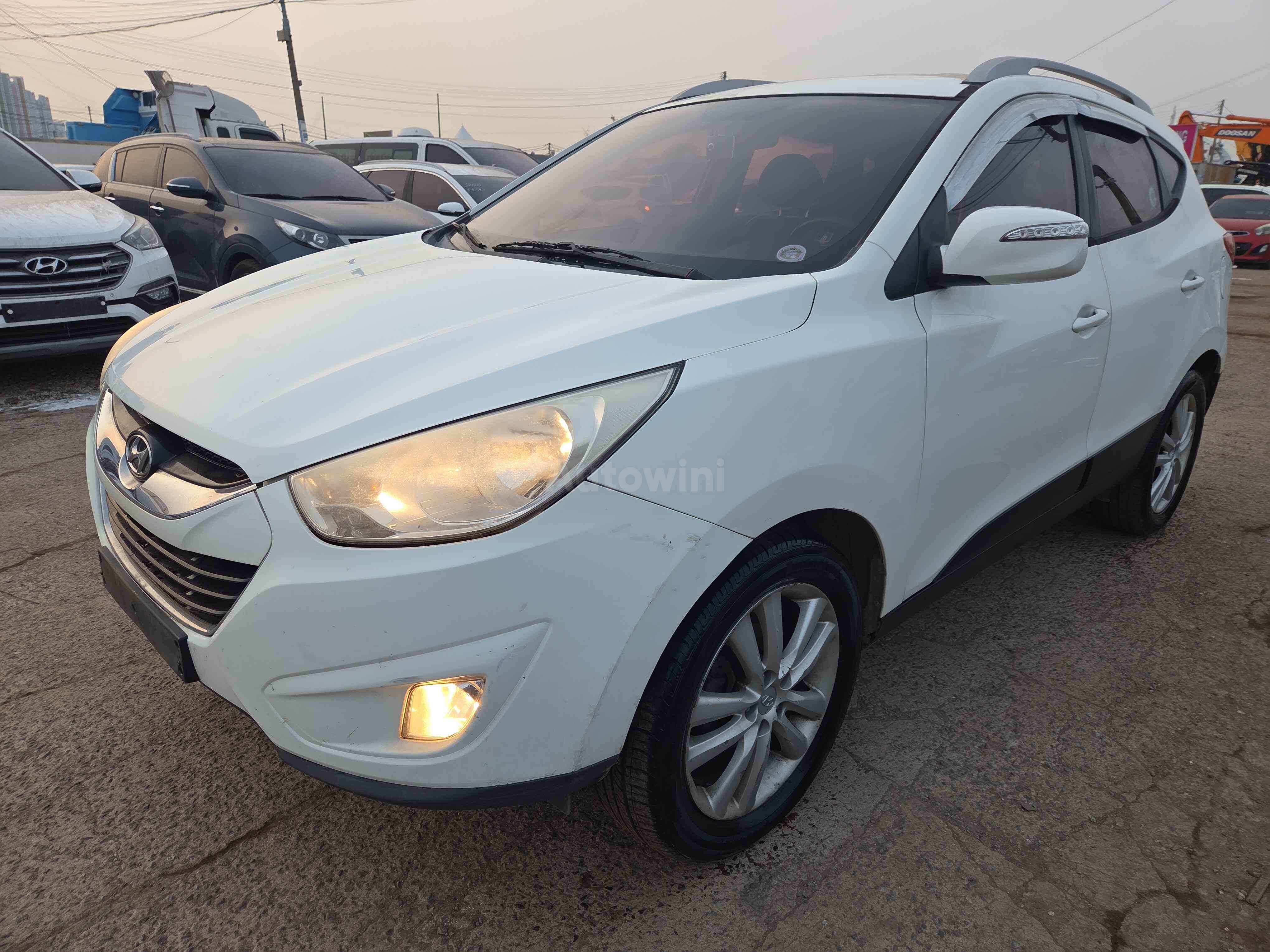 2010 HYUNDAI TUCSON VIN: KMHJU81VBAU014907