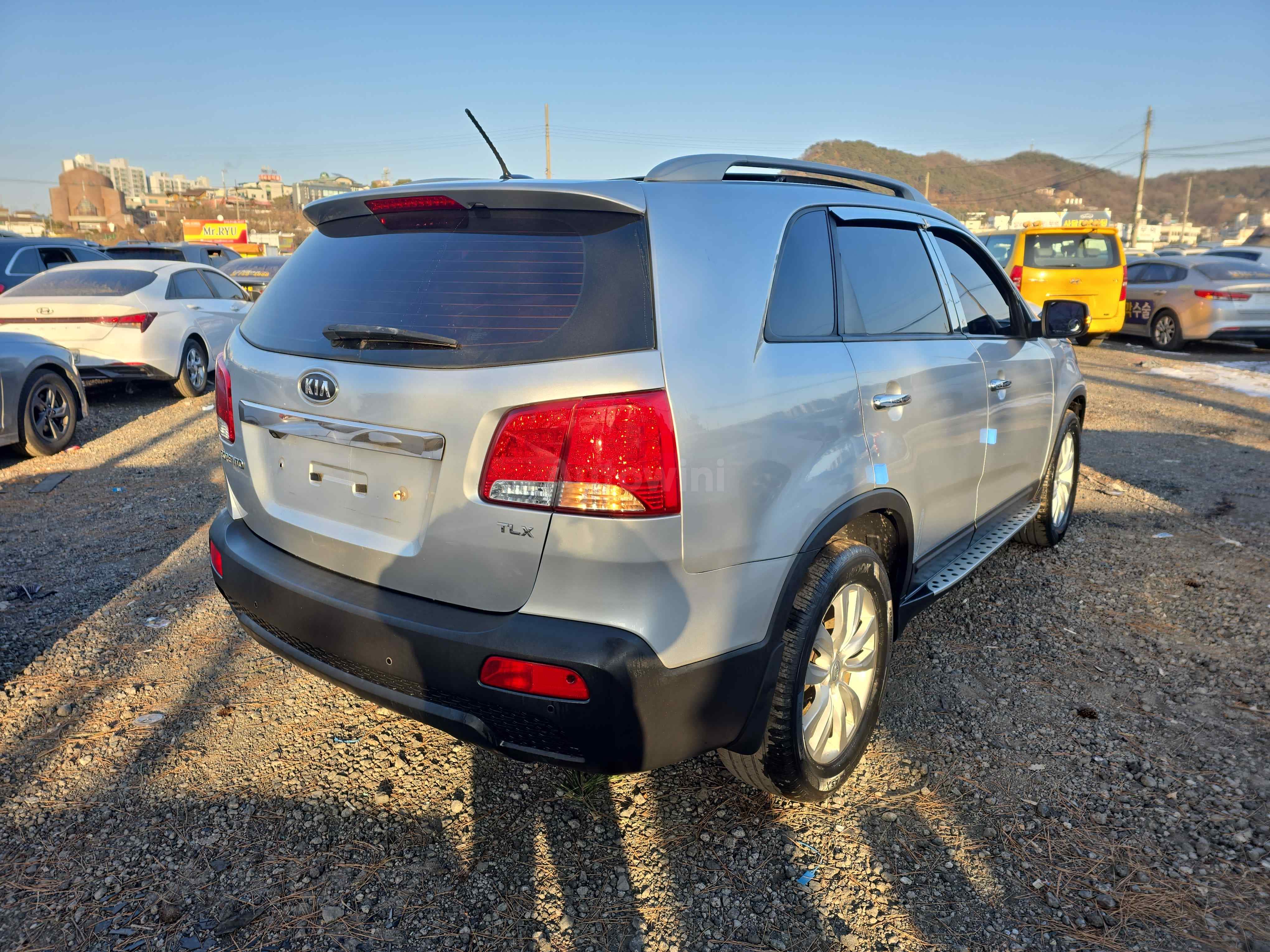 2011 KIA SORENTO VIN: KNAKU815BBA147922