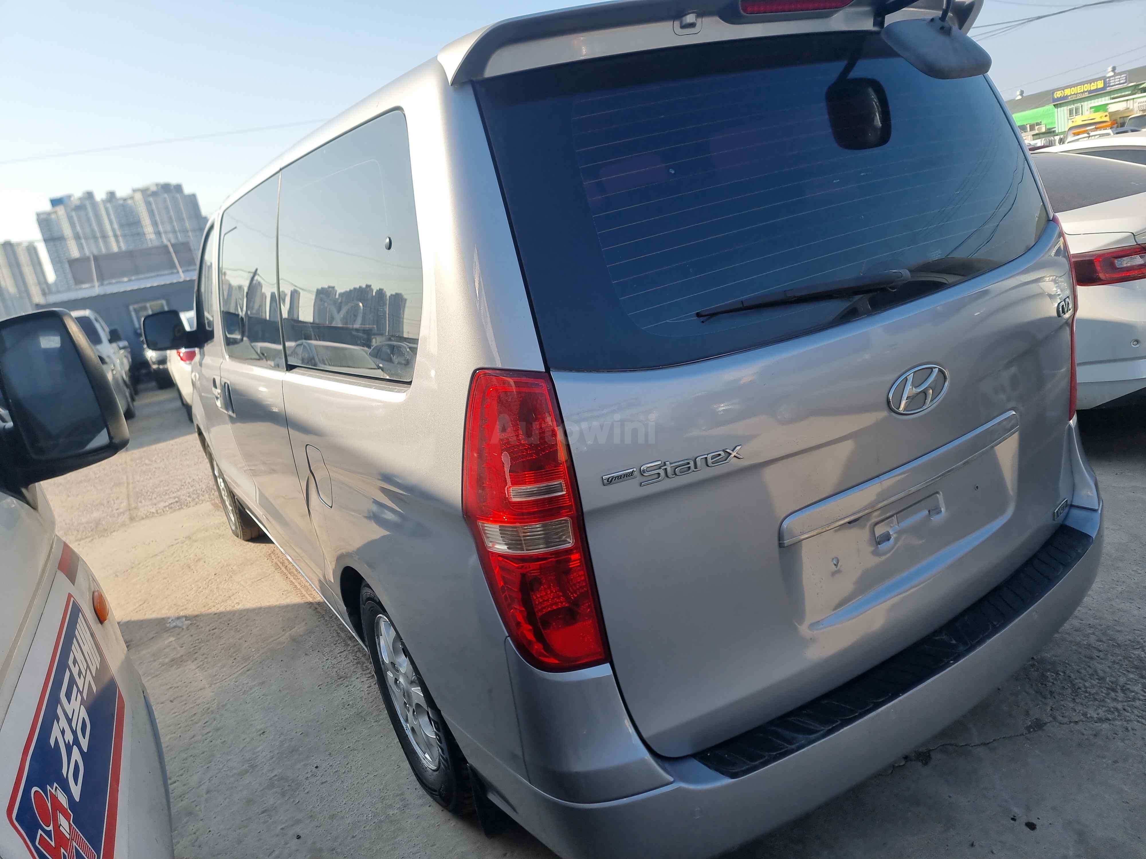 2011 HYUNDAI STAREX VIN: KMJWA37JBBU249610