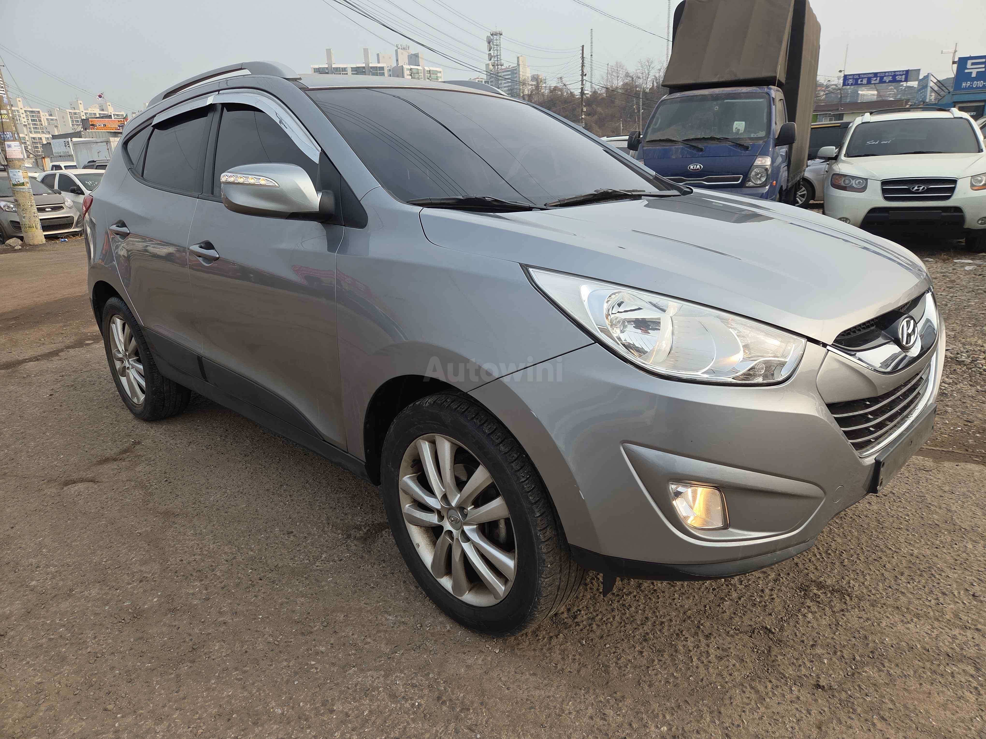 2010 HYUNDAI TUCSON VIN: KMHJU81VBAU017594