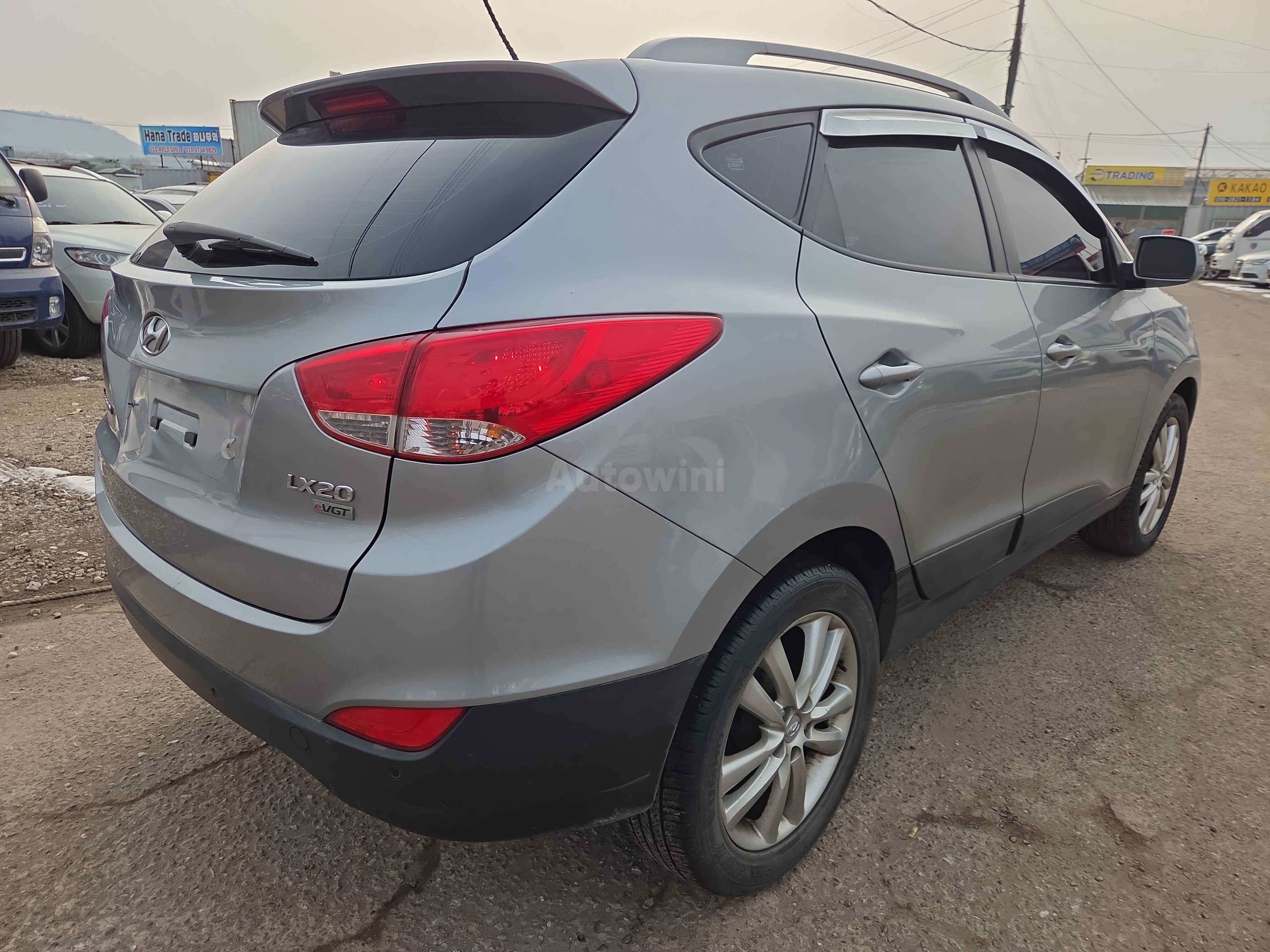 2010 HYUNDAI TUCSON VIN: KMHJU81VBAU017594