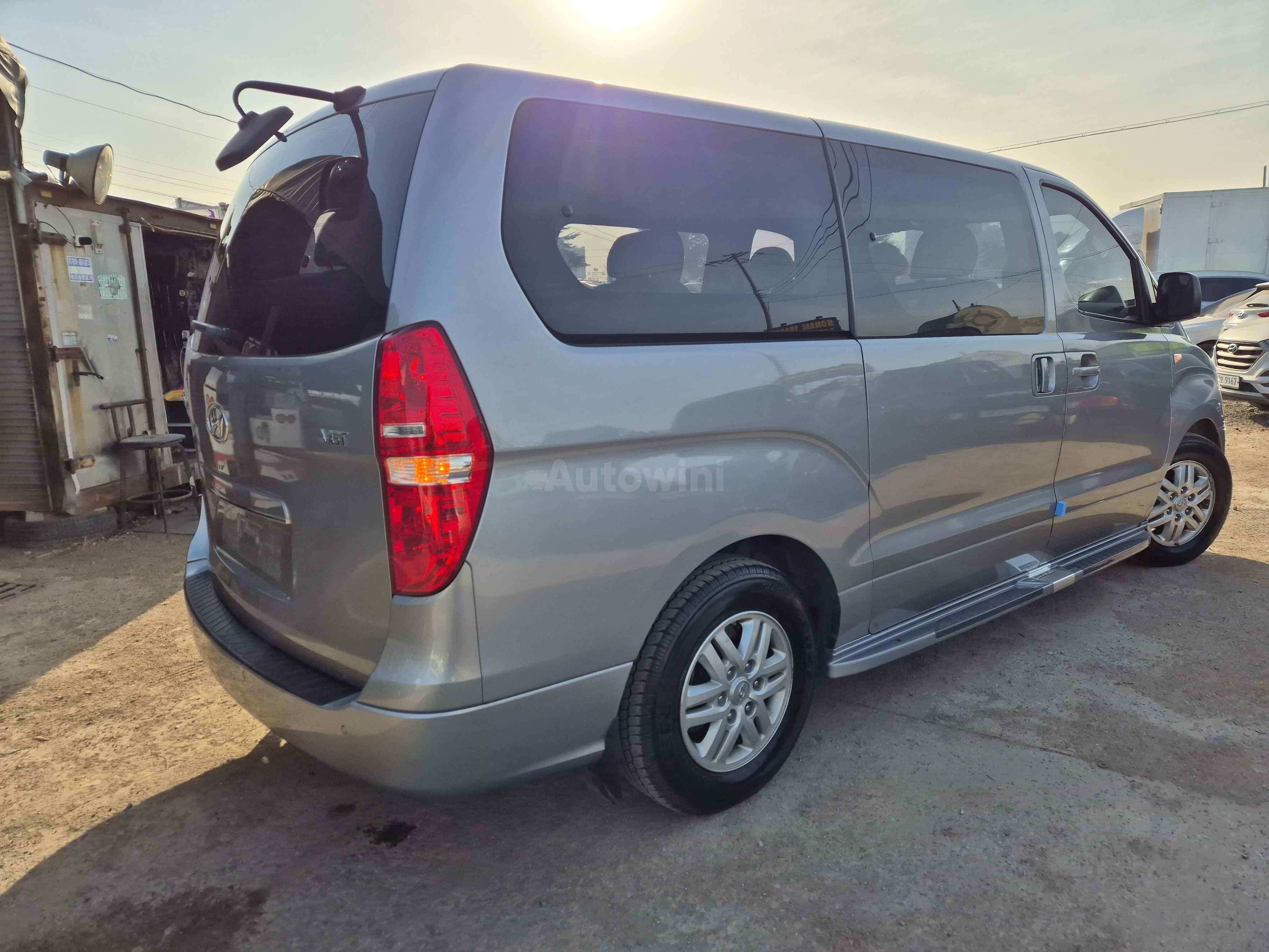 2017 HYUNDAI STAREX VIN: KMJWA37KBHU848649