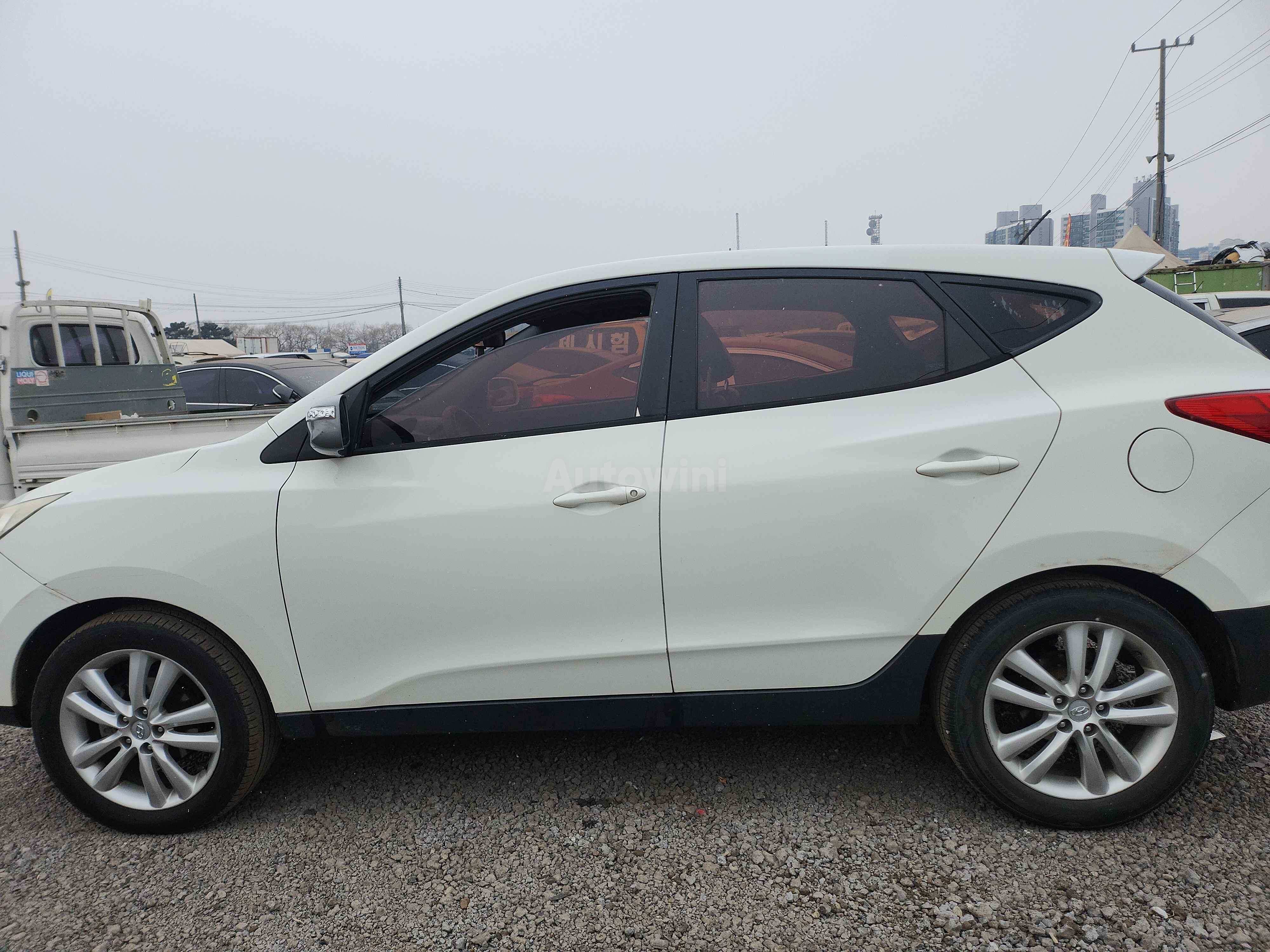 2010 HYUNDAI TUCSON VIN: KMHJU81VBAU019852