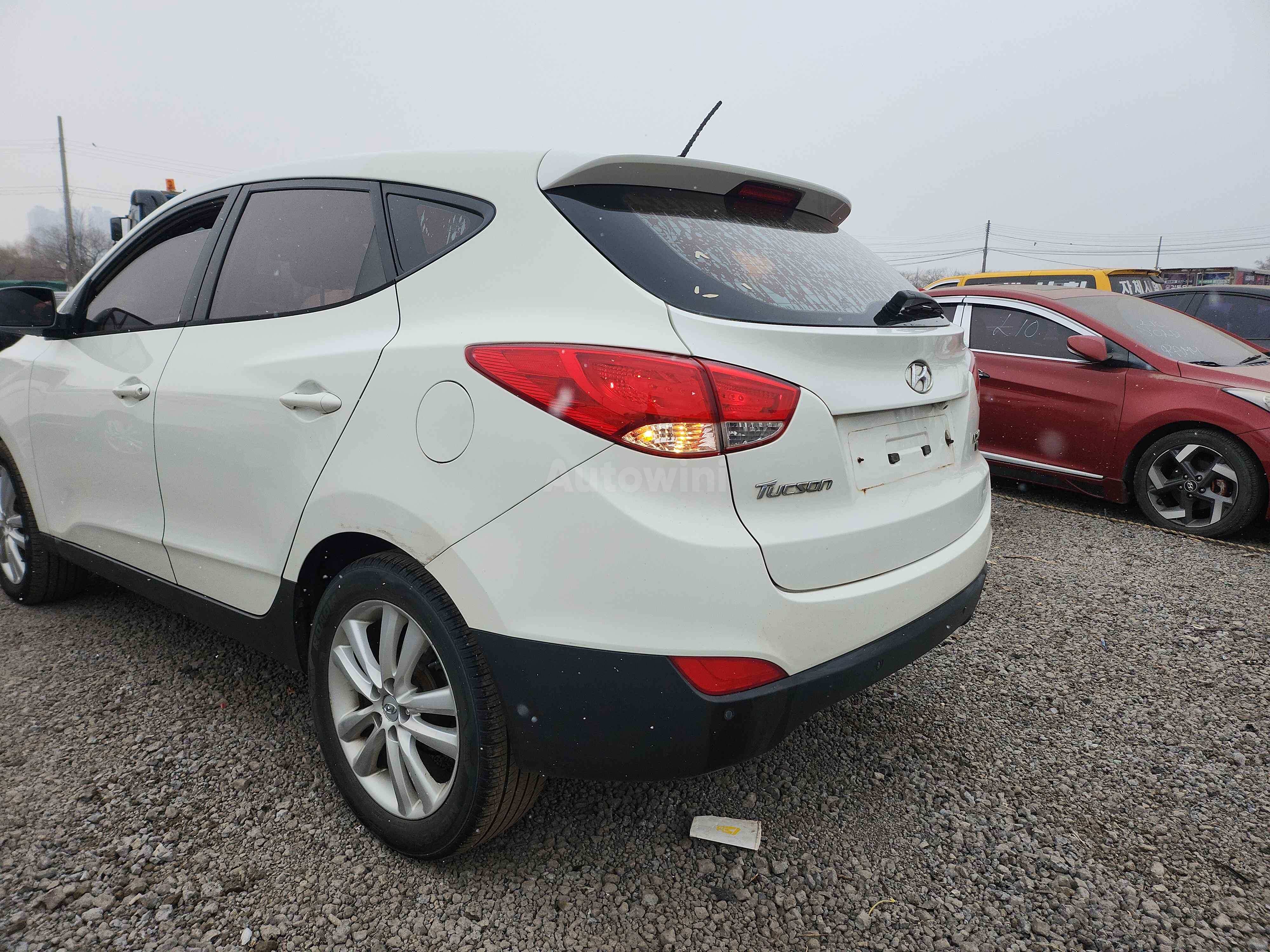 2010 HYUNDAI TUCSON VIN: KMHJU81VBAU019852