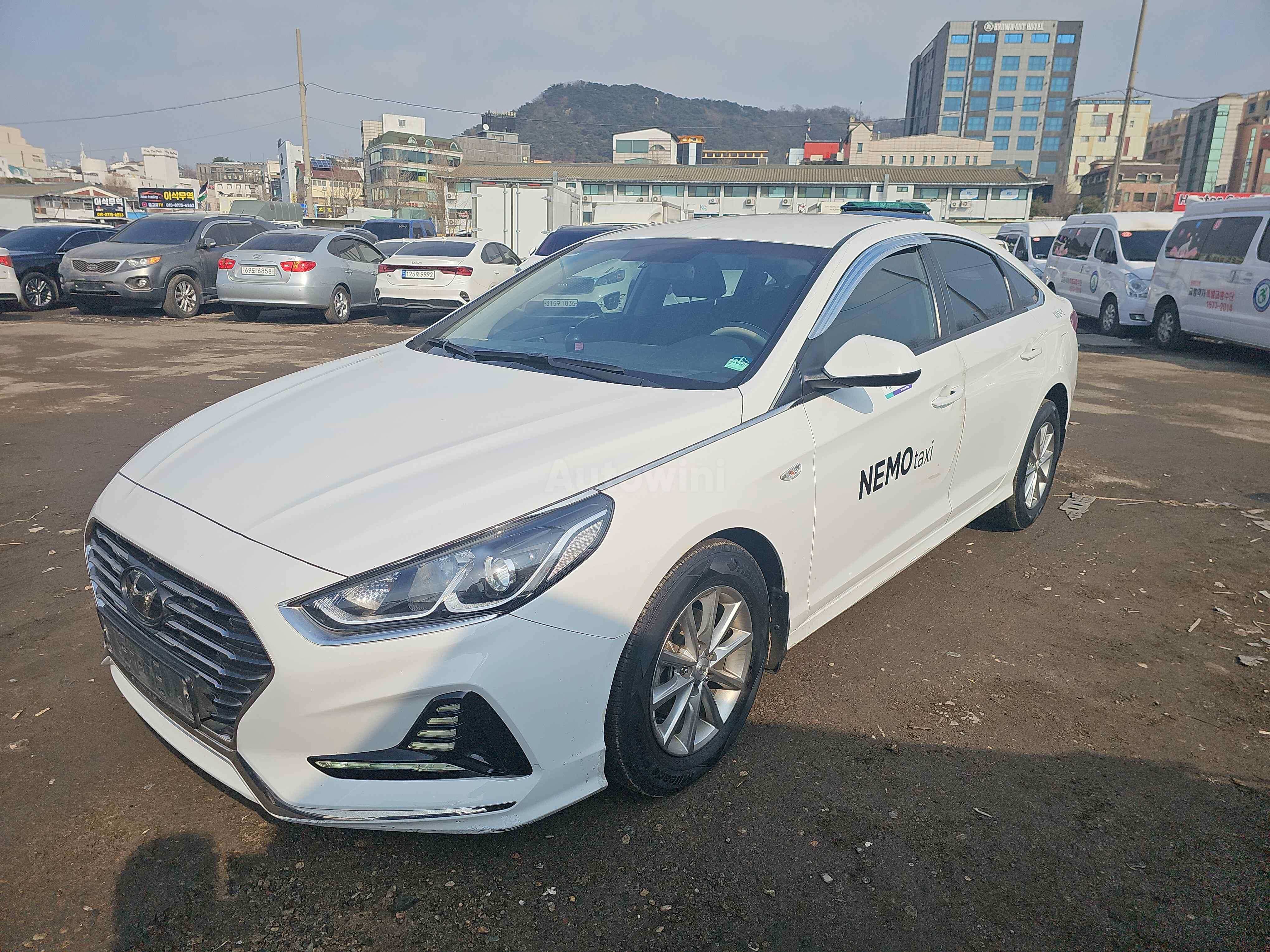 2018 HYUNDAI SONATA VIN: KMHE341DBJA415427