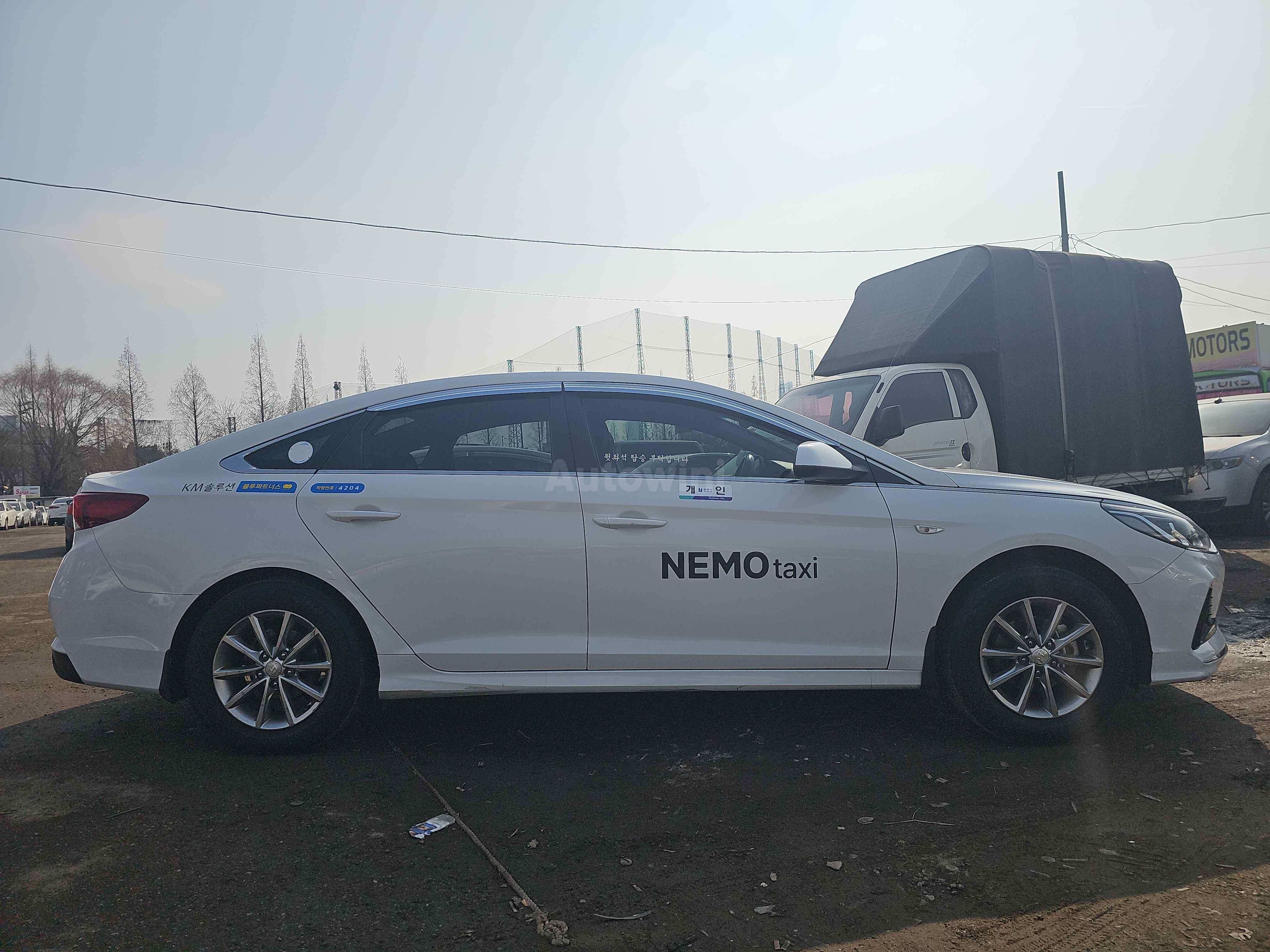 2018 HYUNDAI SONATA VIN: KMHE341DBJA415427