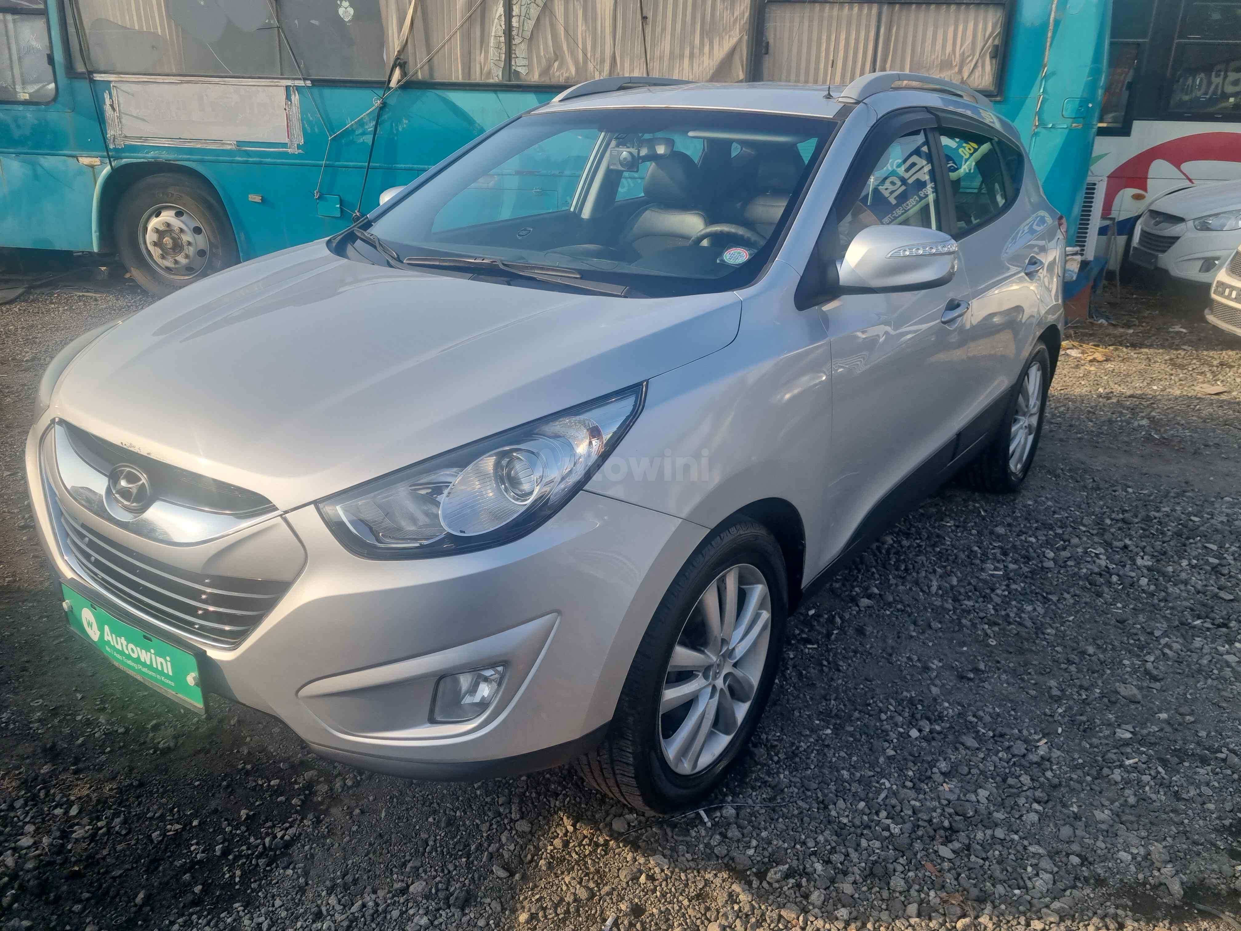 2011 HYUNDAI TUCSON VIN: KMHJU81VBBU241597