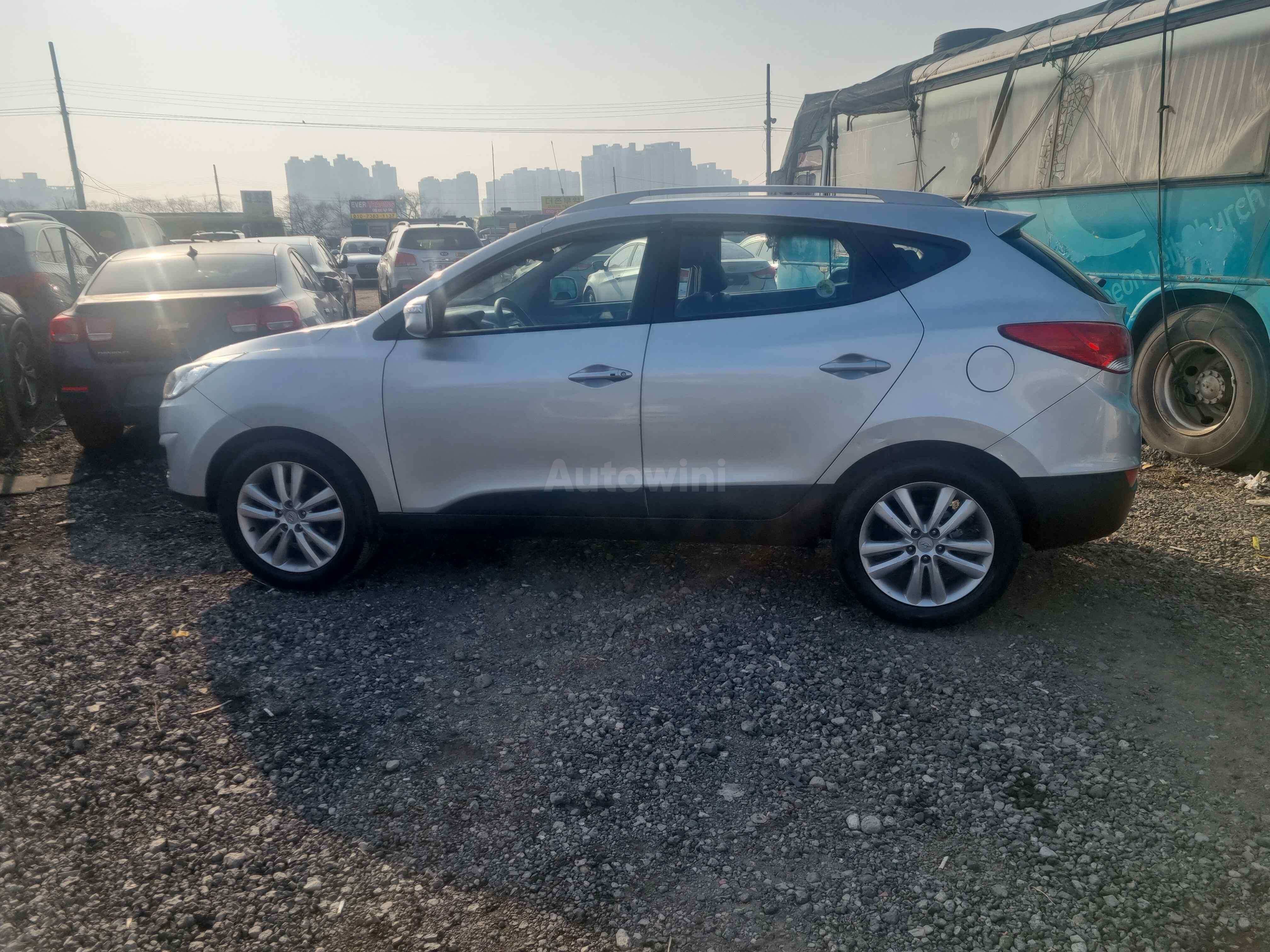 2011 HYUNDAI TUCSON VIN: KMHJU81VBBU241597
