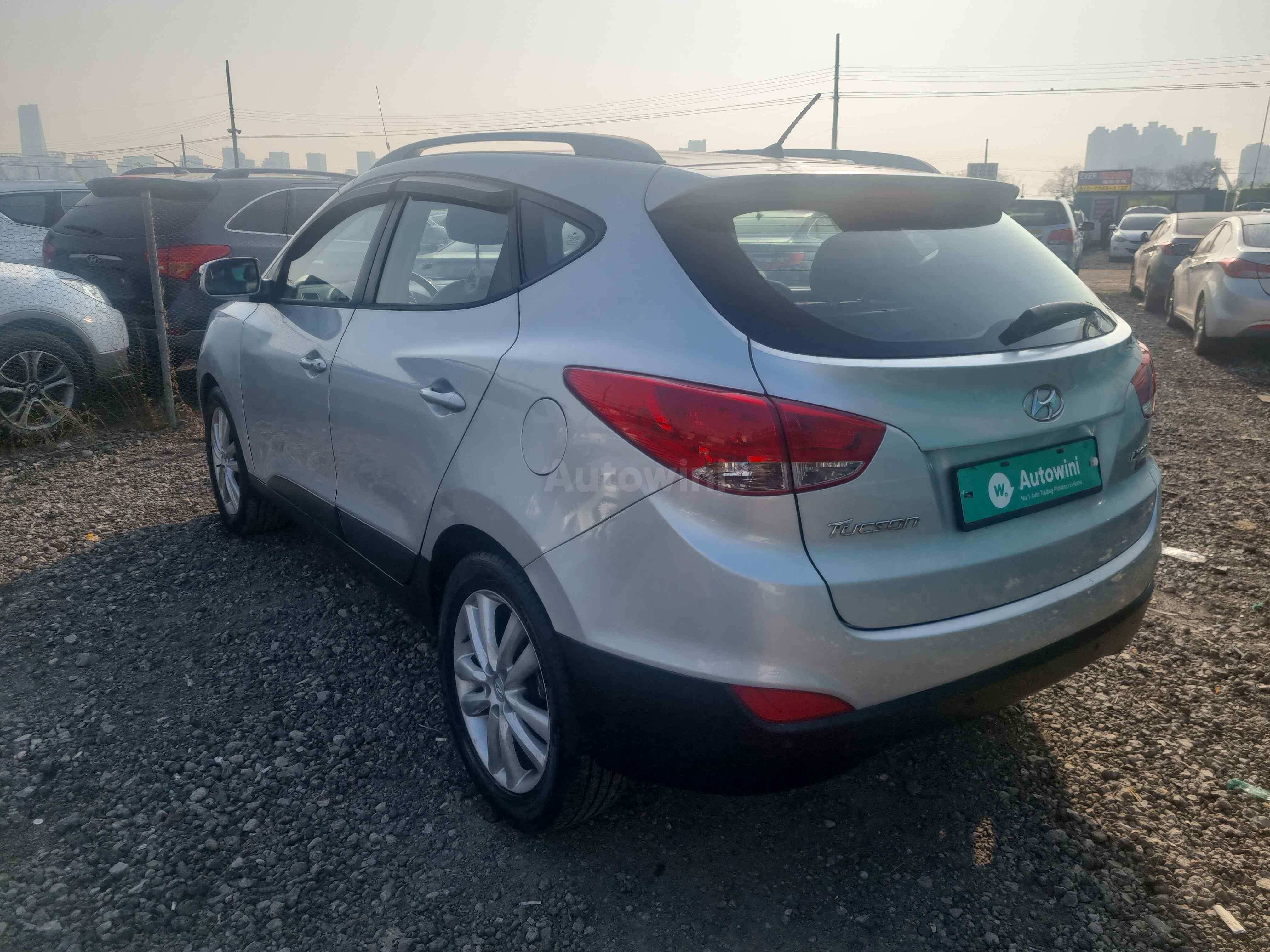 2011 HYUNDAI TUCSON VIN: KMHJU81VBBU241597