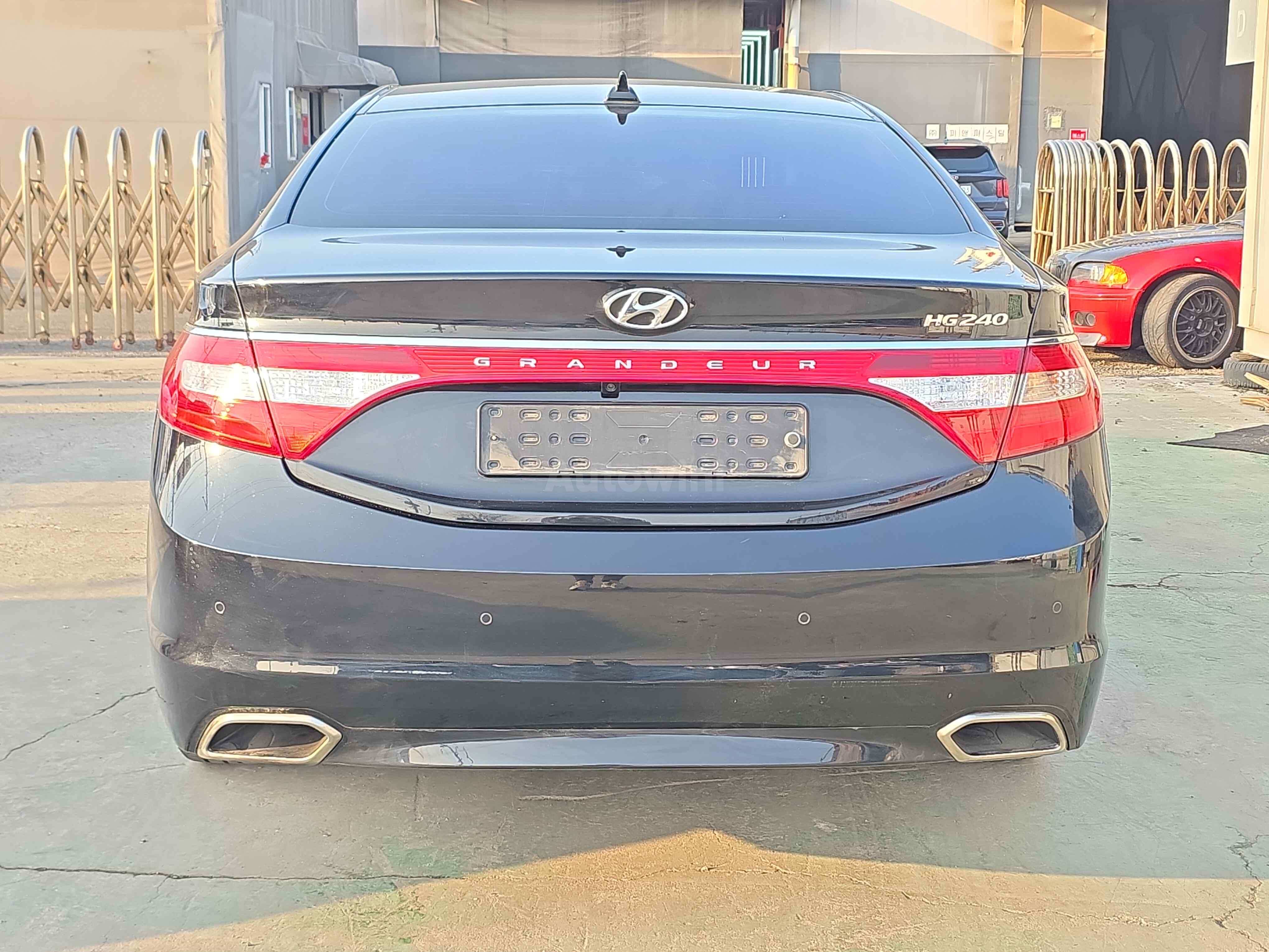 2017 HYUNDAI GRANDEUR VIN: KMHFF41CBHA588154