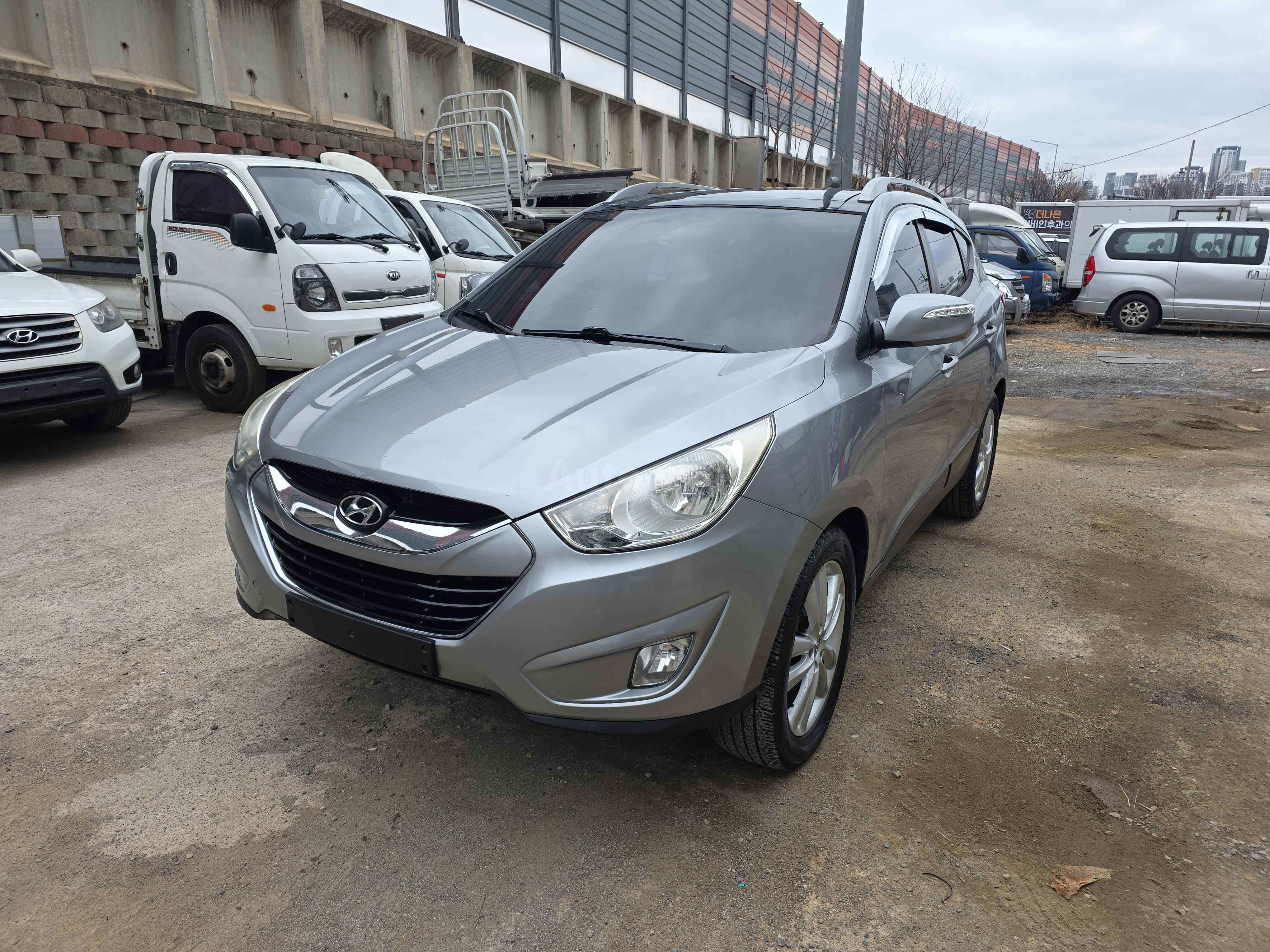 2010 HYUNDAI TUCSON VIN: KMHJU81VBAU036722