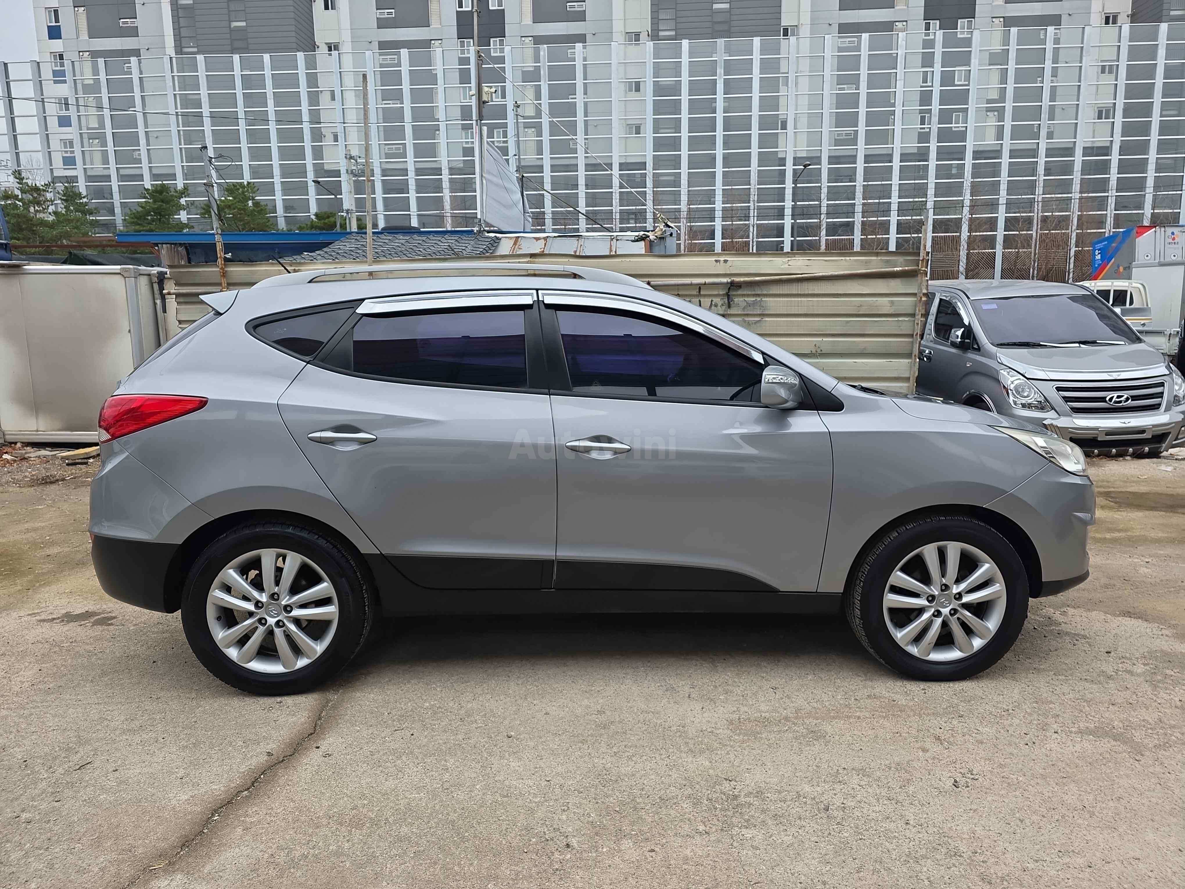 2010 HYUNDAI TUCSON VIN: KMHJU81VBAU036722