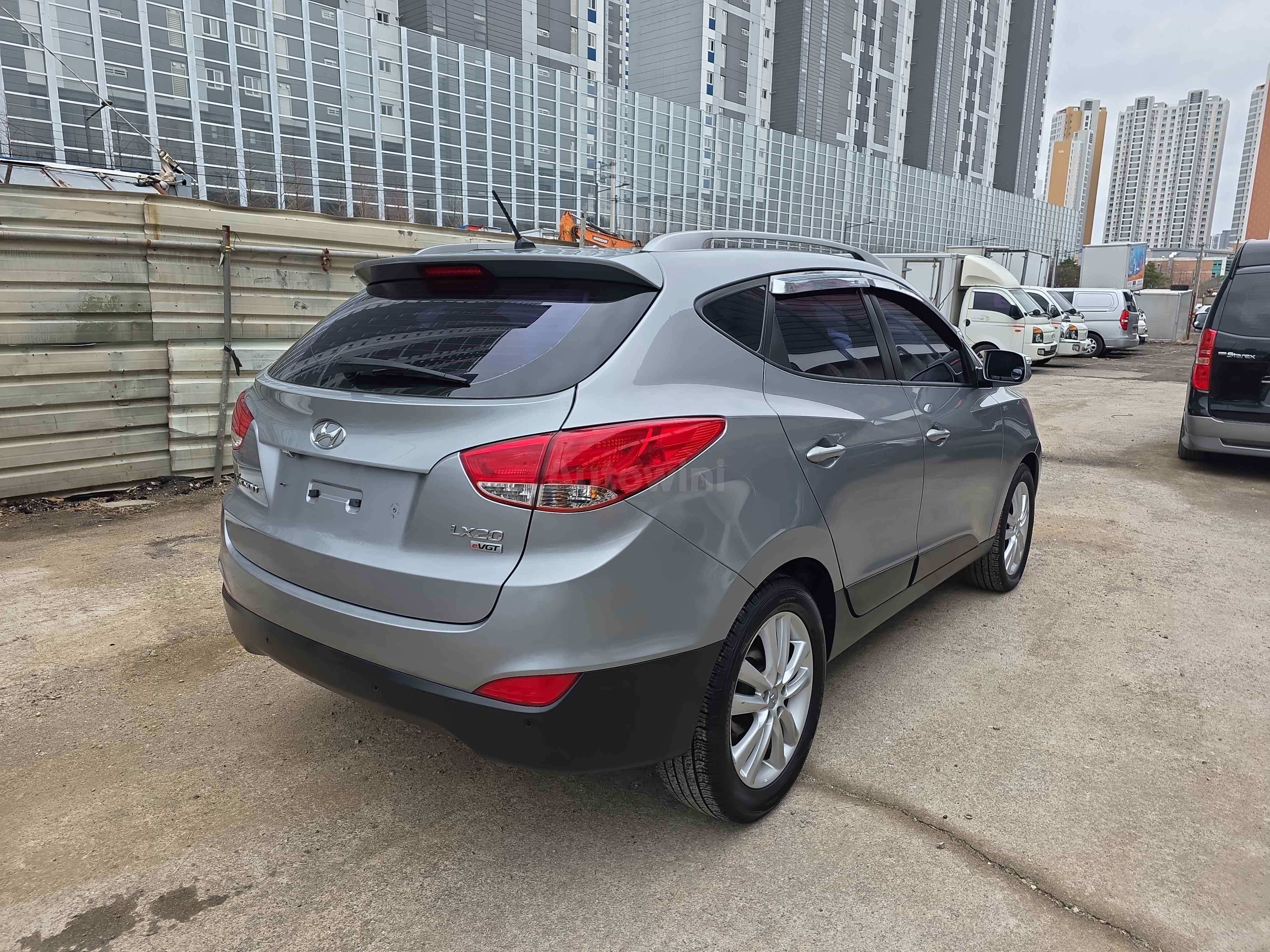 2010 HYUNDAI TUCSON VIN: KMHJU81VBAU036722
