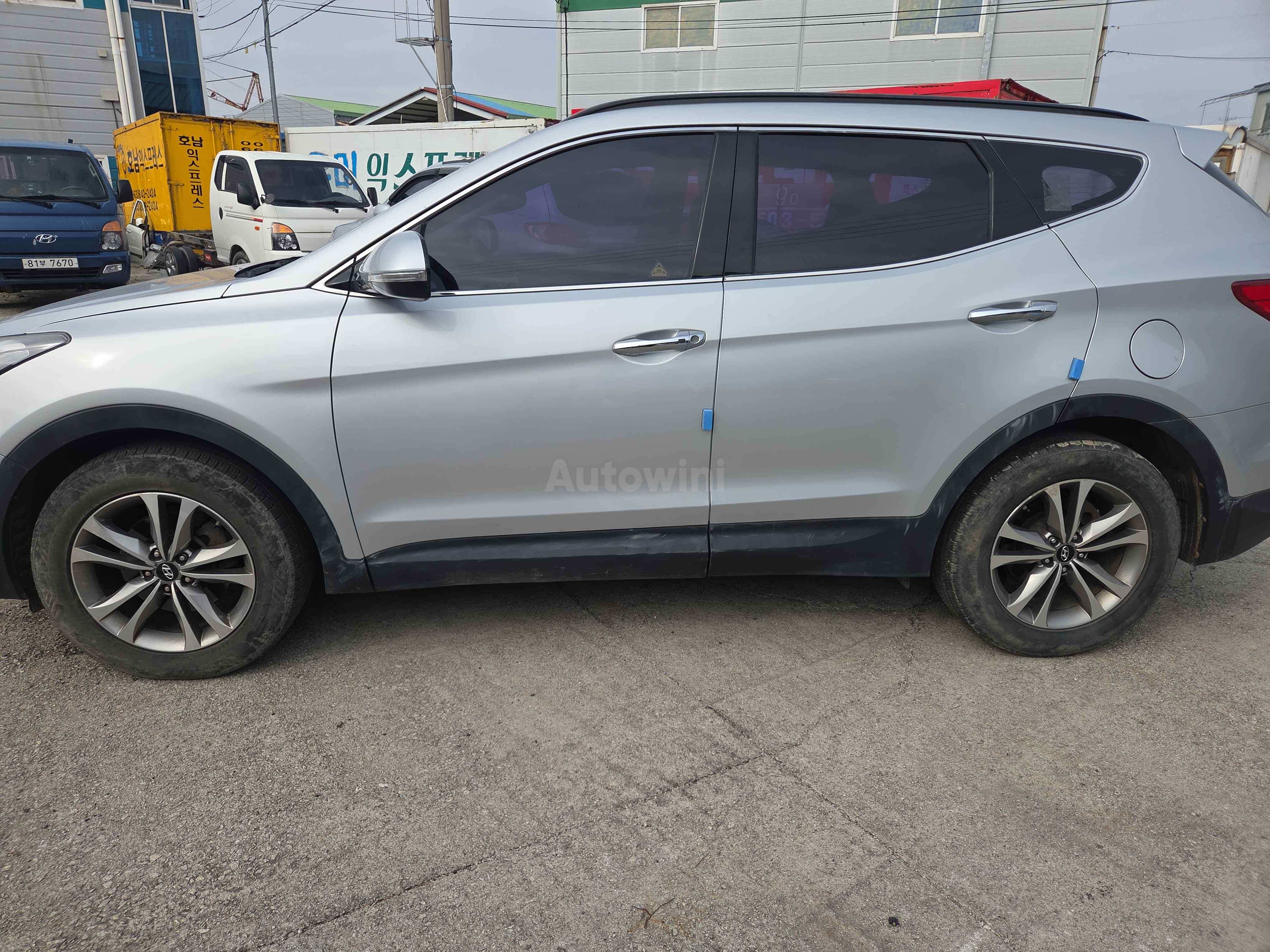 2015 HYUNDAI SANTAFE VIN: KMHSW81UBFU513114