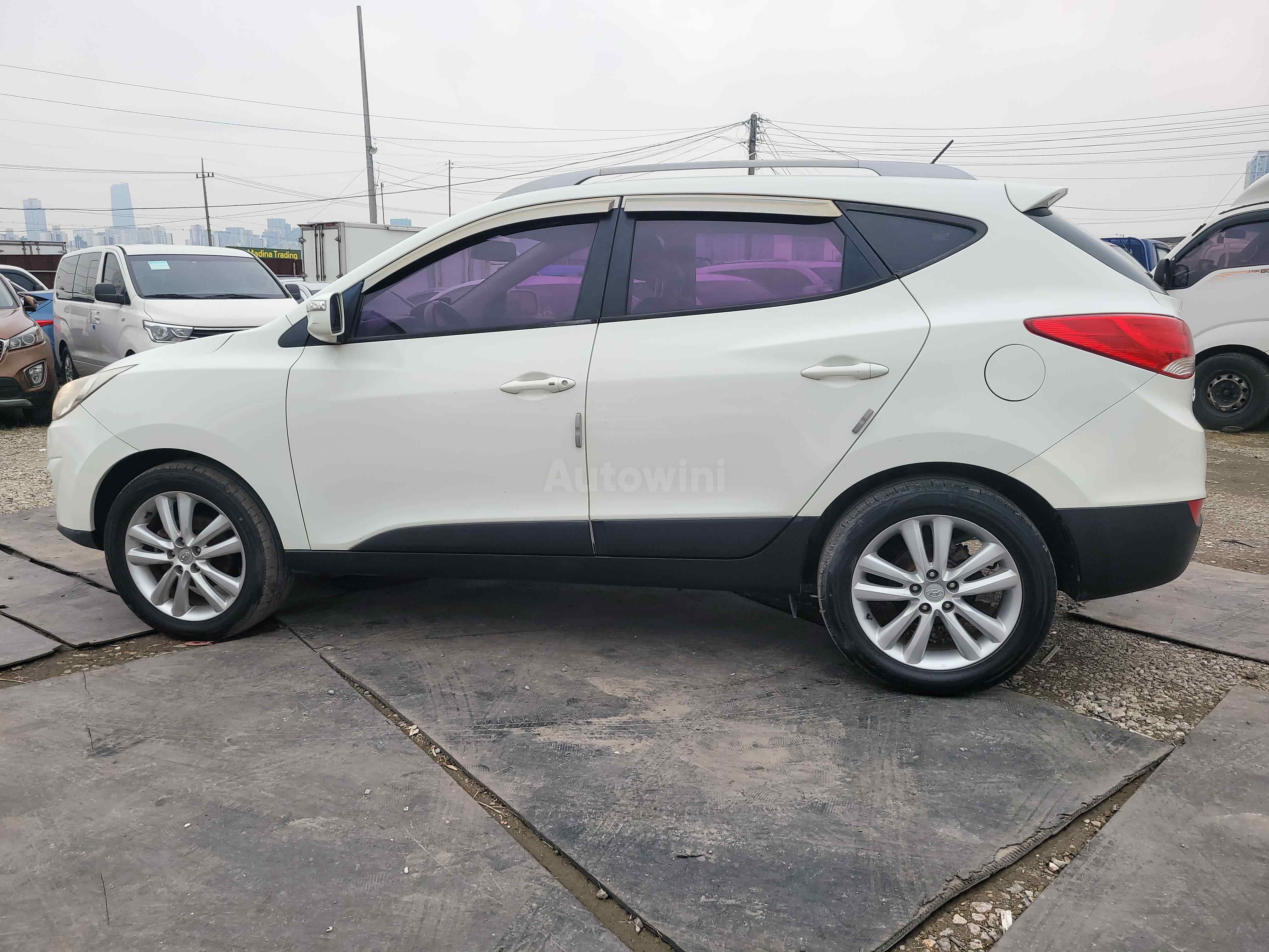 2010 HYUNDAI TUCSON VIN: KMHJU81VBAU089752
