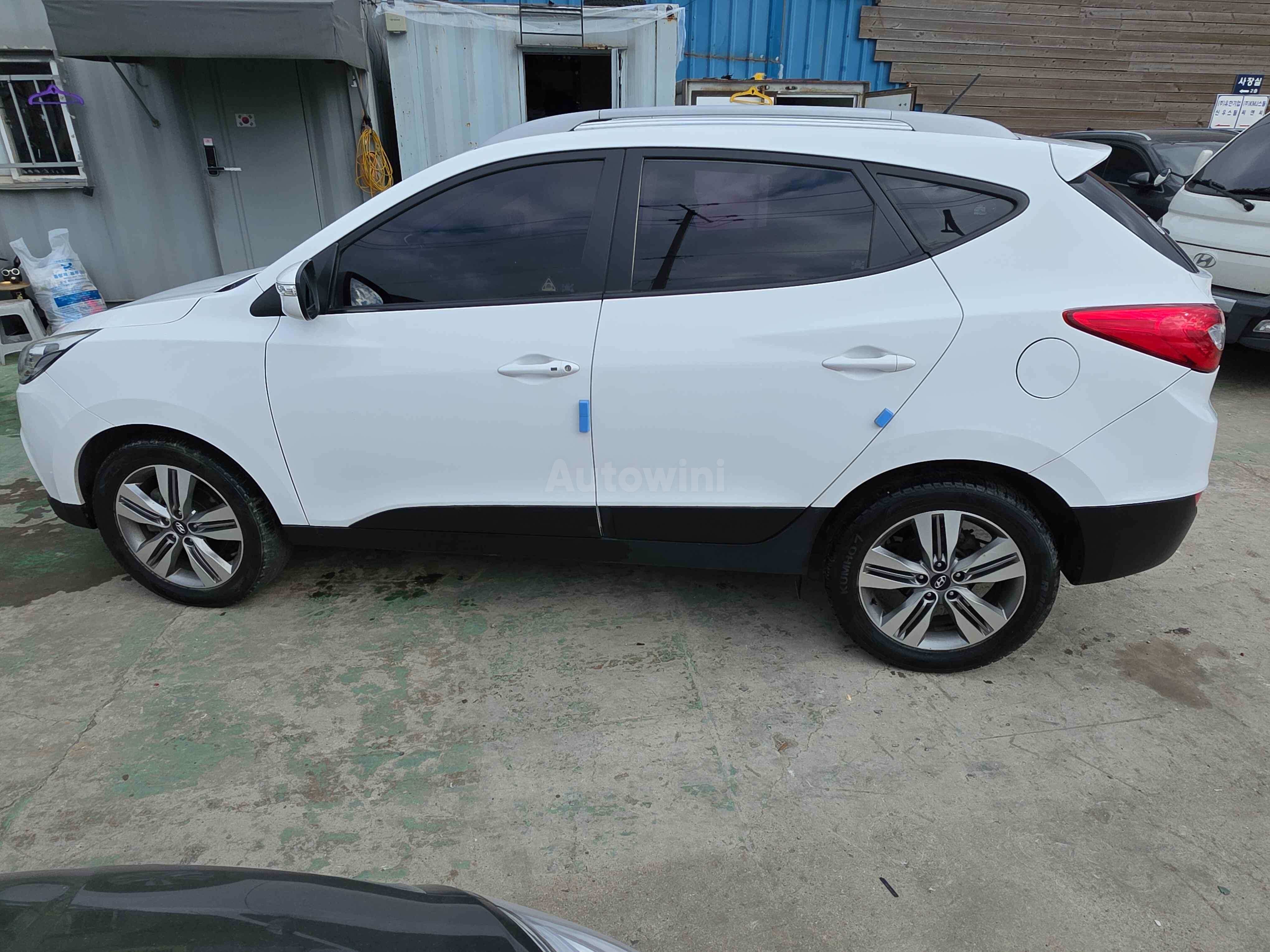 2015 HYUNDAI TUCSON VIN: KMHJT81VBFU995028