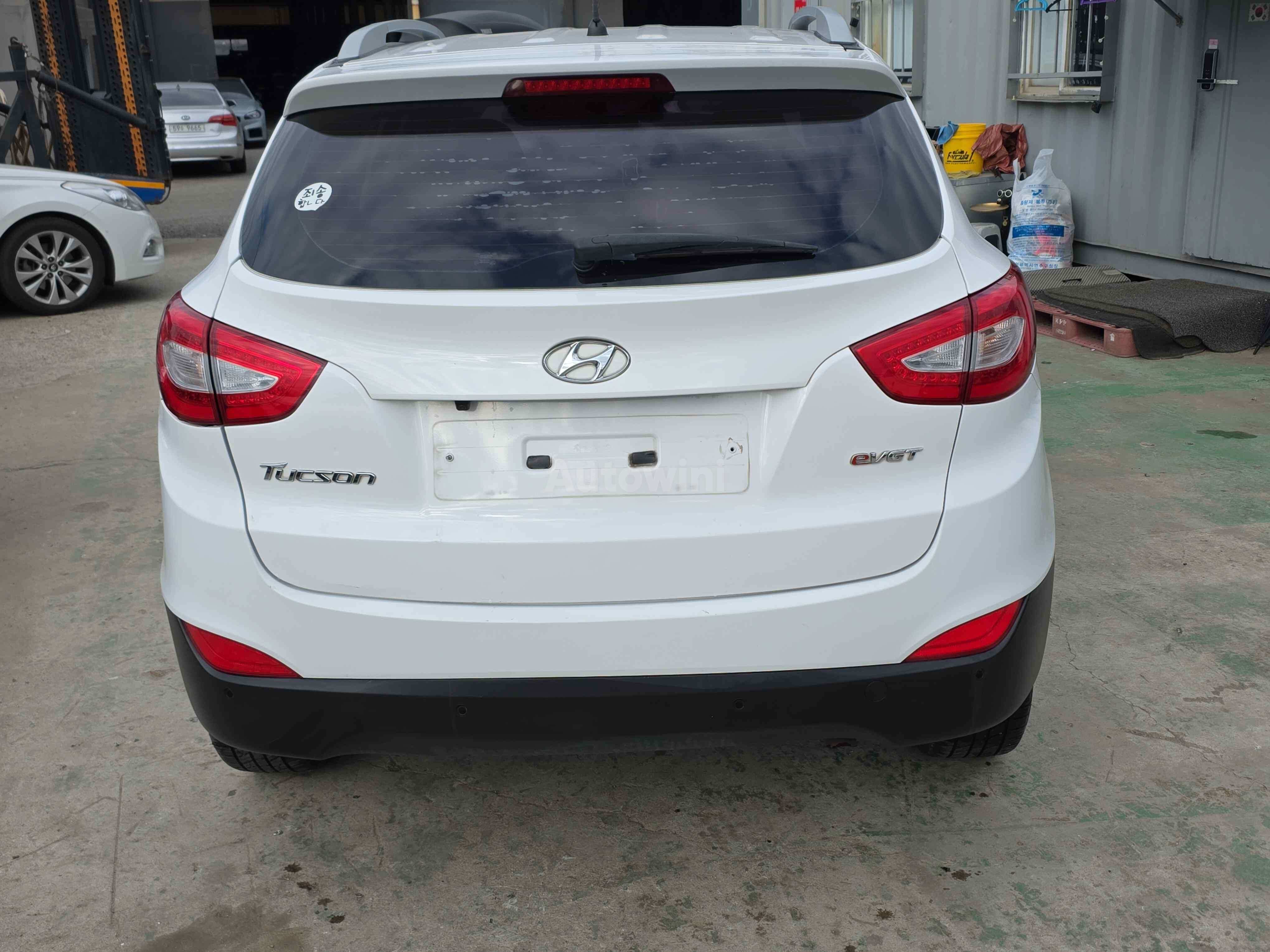 2015 HYUNDAI TUCSON VIN: KMHJT81VBFU995028