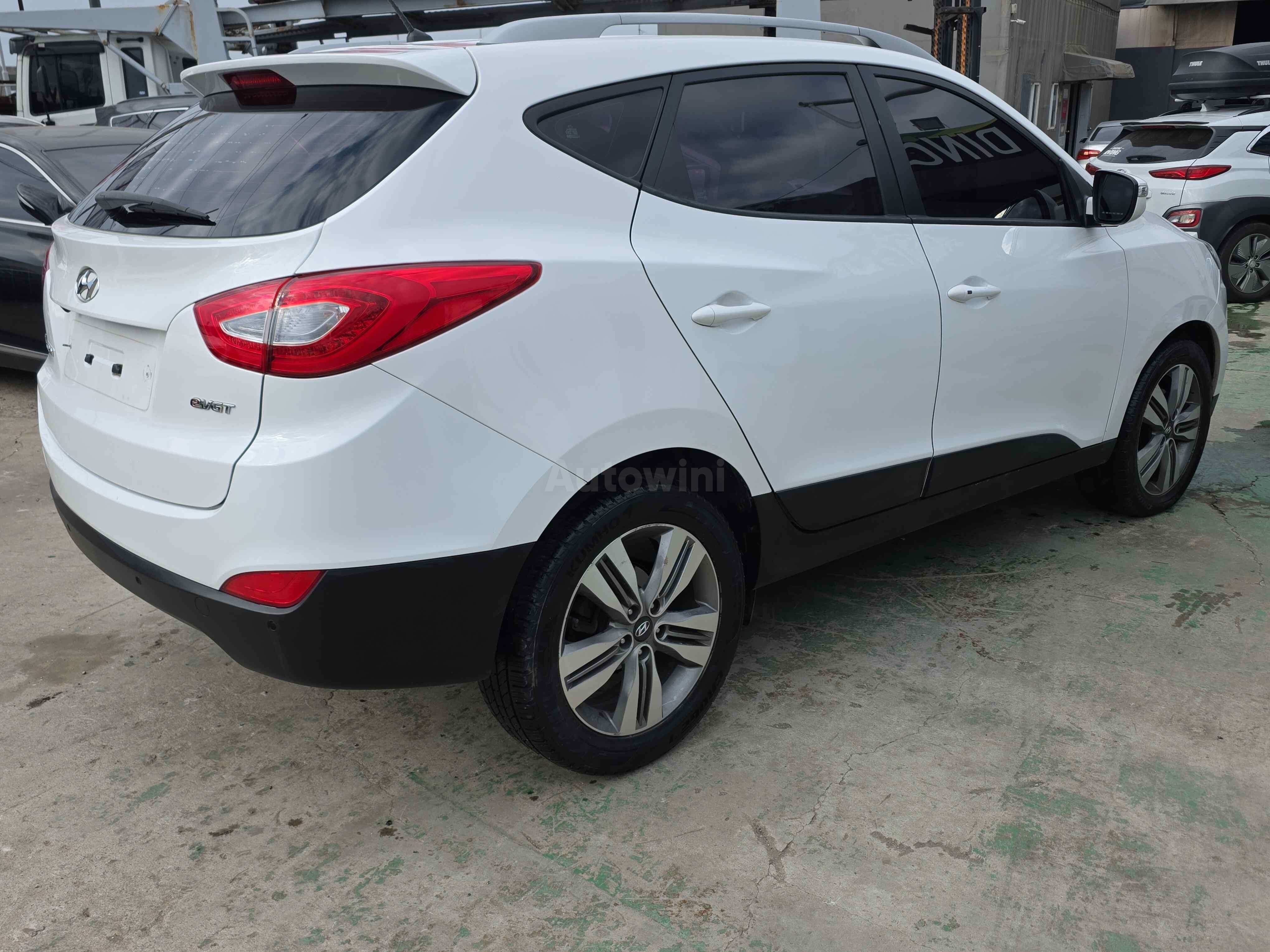 2015 HYUNDAI TUCSON VIN: KMHJT81VBFU995028