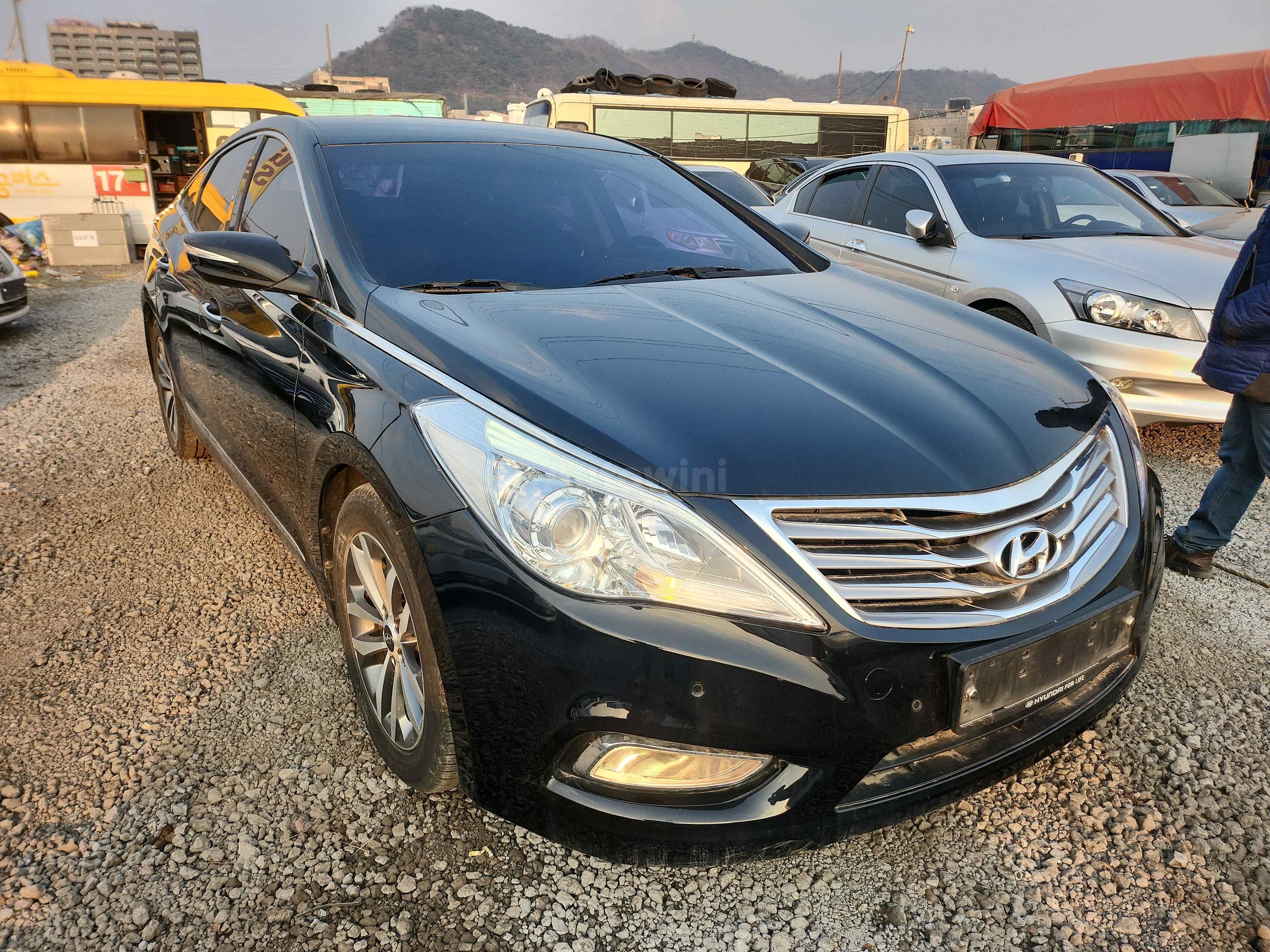 2012 HYUNDAI GRANDEUR VIN: KMHFF41CBCA134266