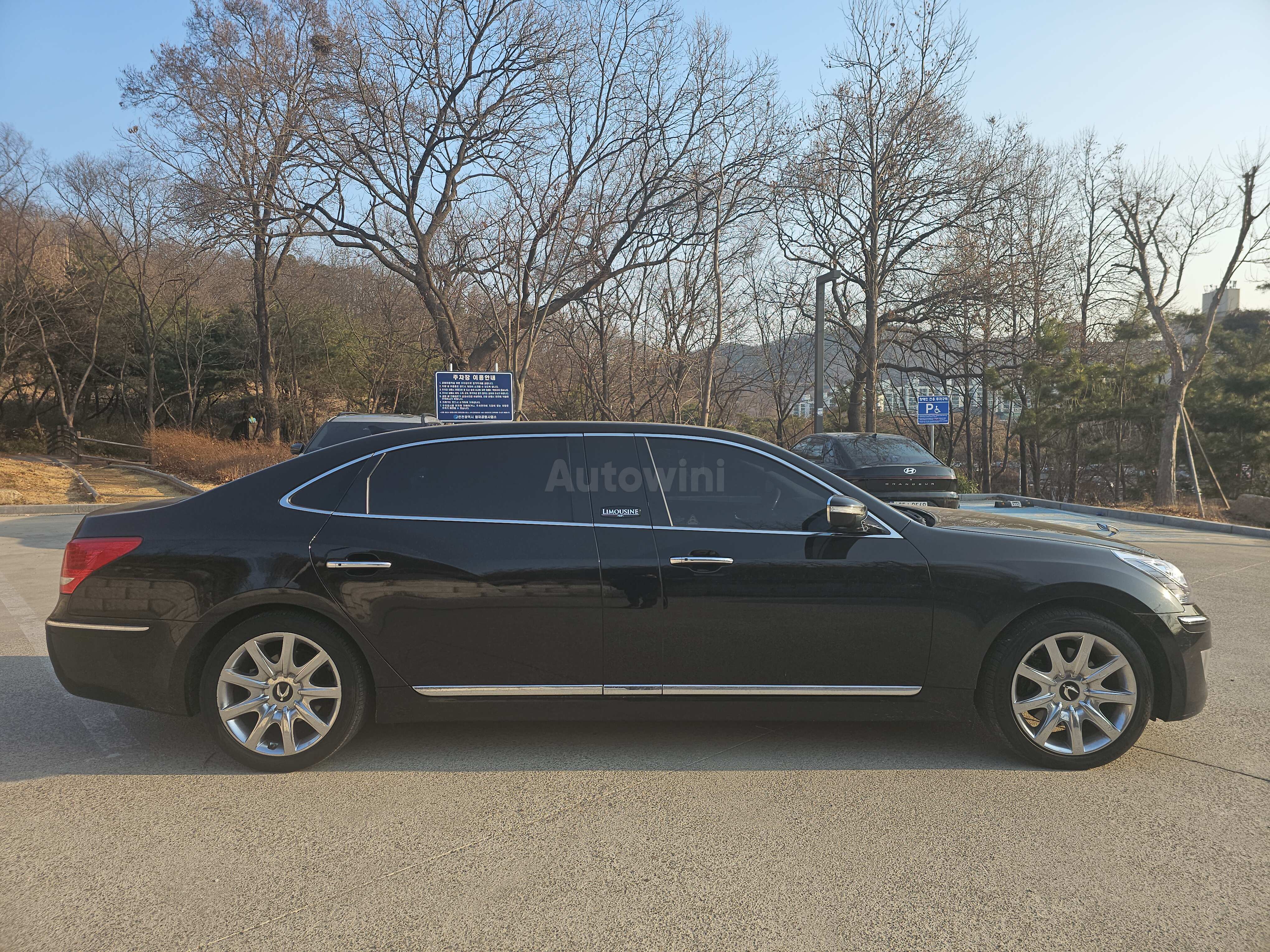 2010 HYUNDAI EQUUS VIN: KMHGK11GBAU012628