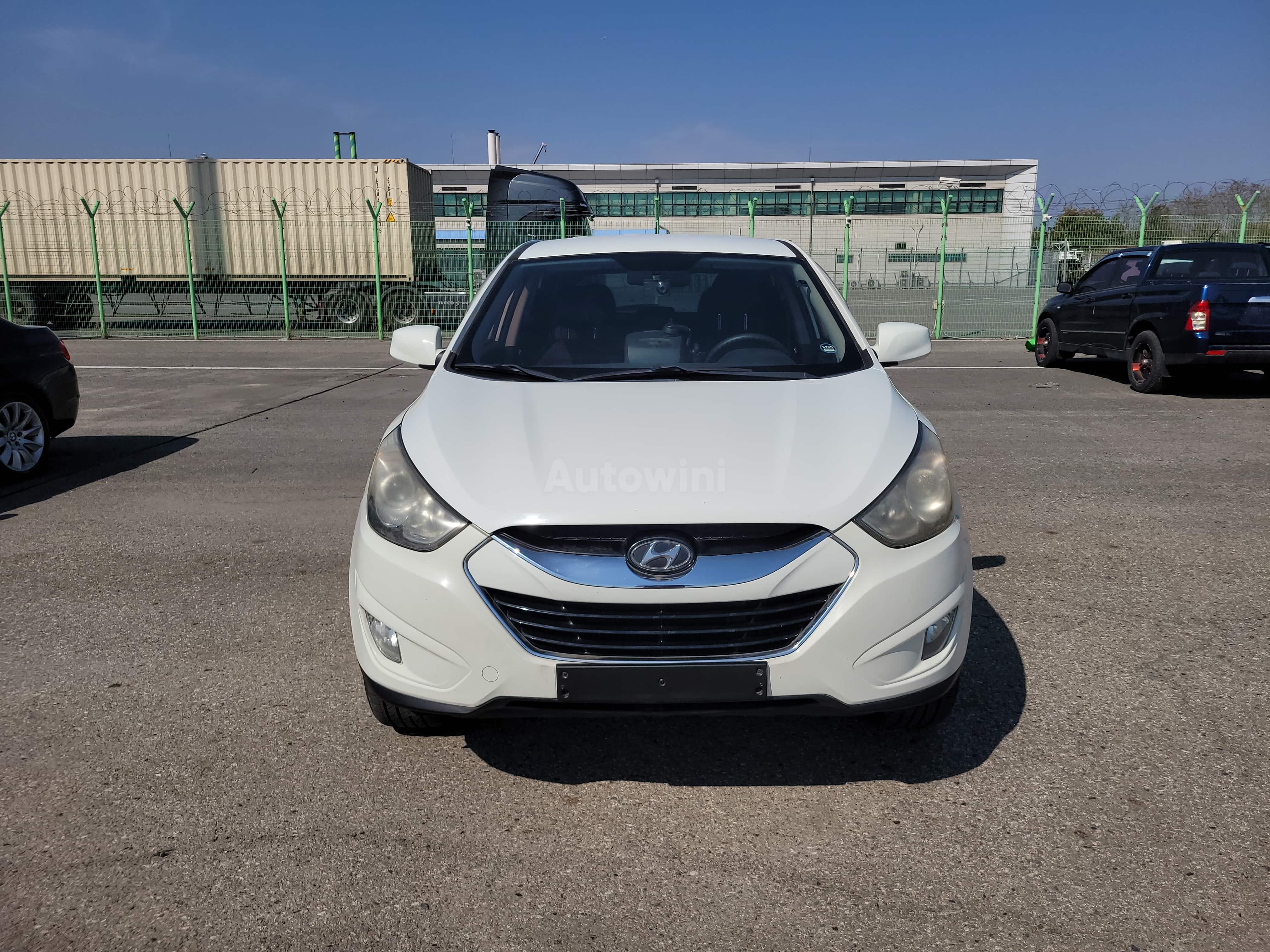 2011 HYUNDAI TUCSON VIN: KMHJT81VBBU233648