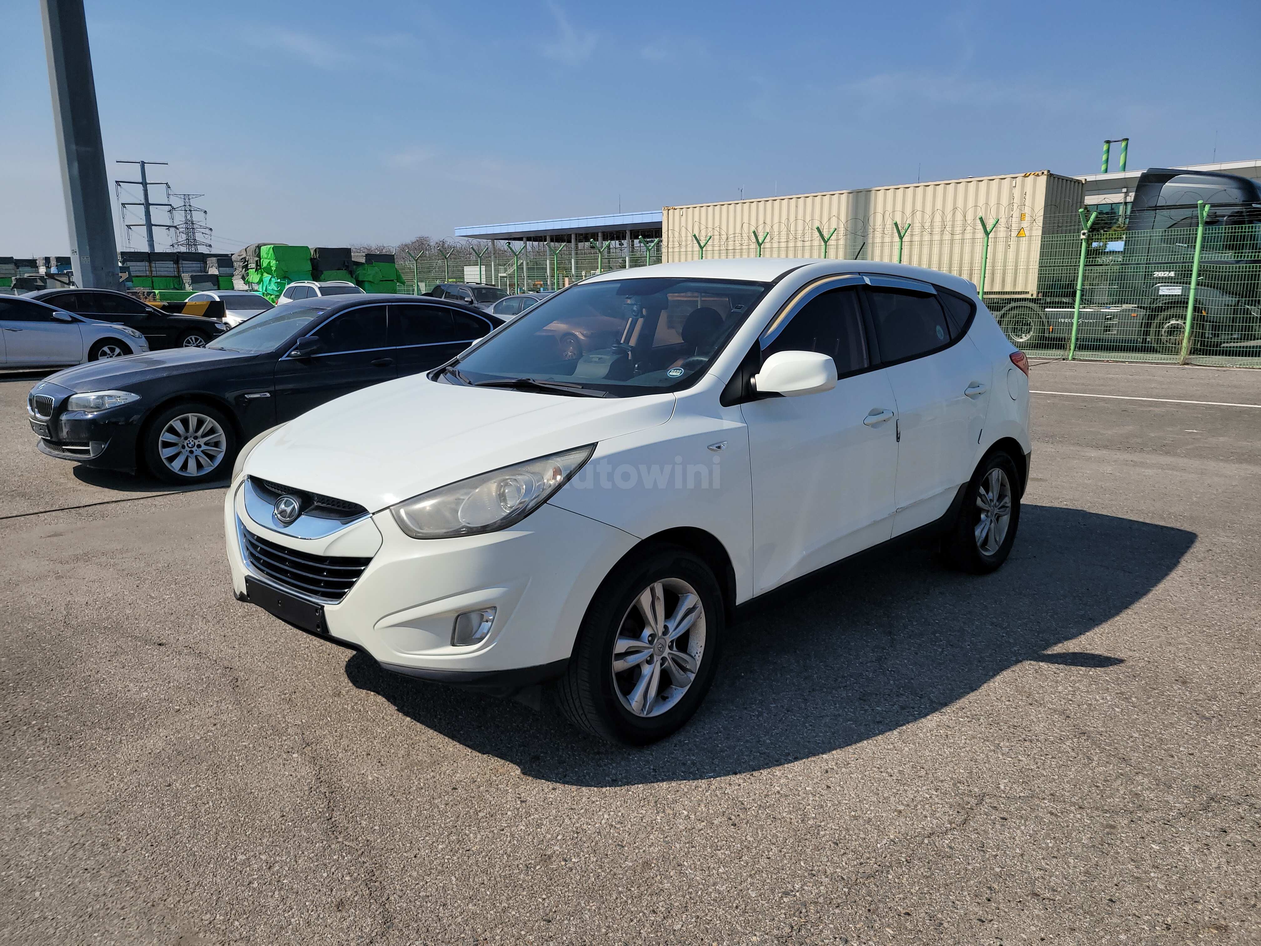 2011 HYUNDAI TUCSON VIN: KMHJT81VBBU233648