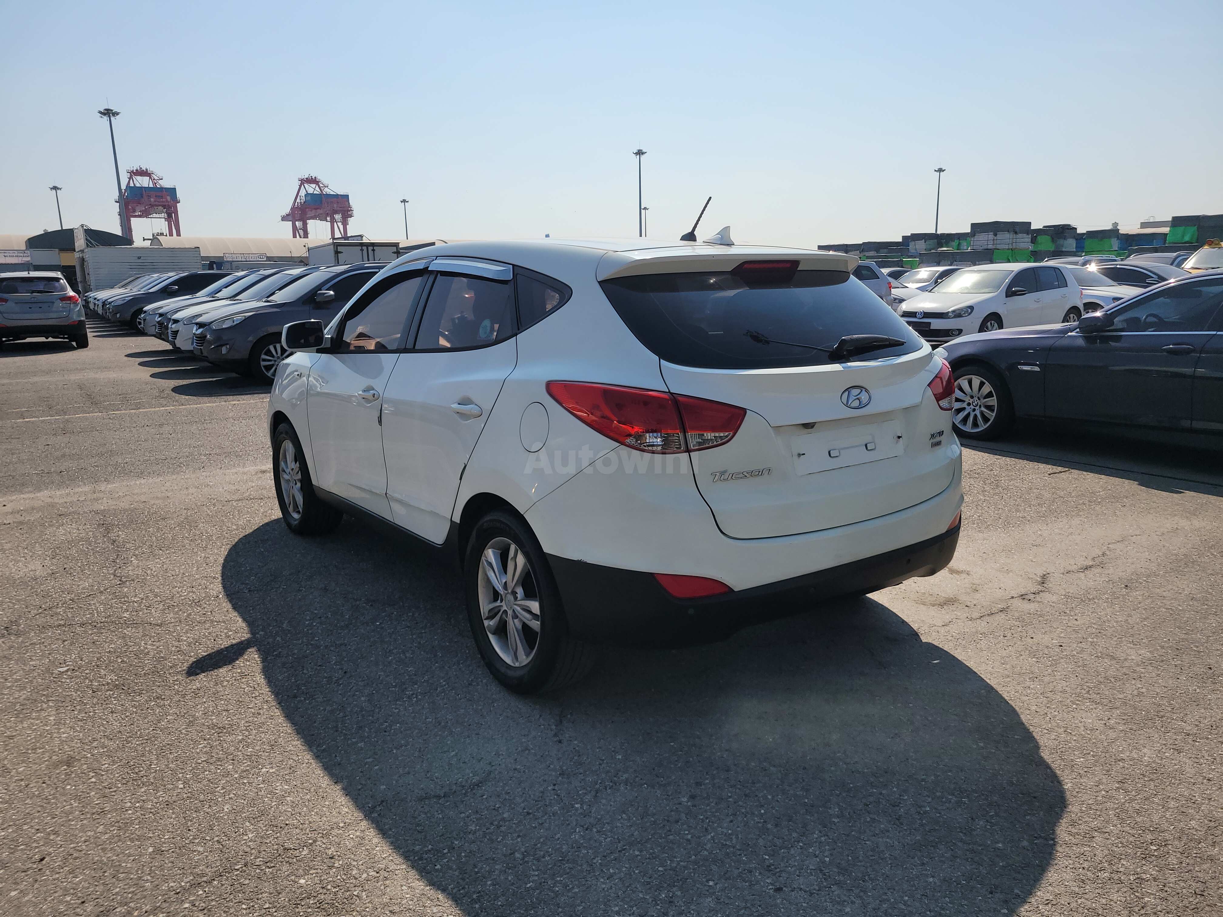 2011 HYUNDAI TUCSON VIN: KMHJT81VBBU233648