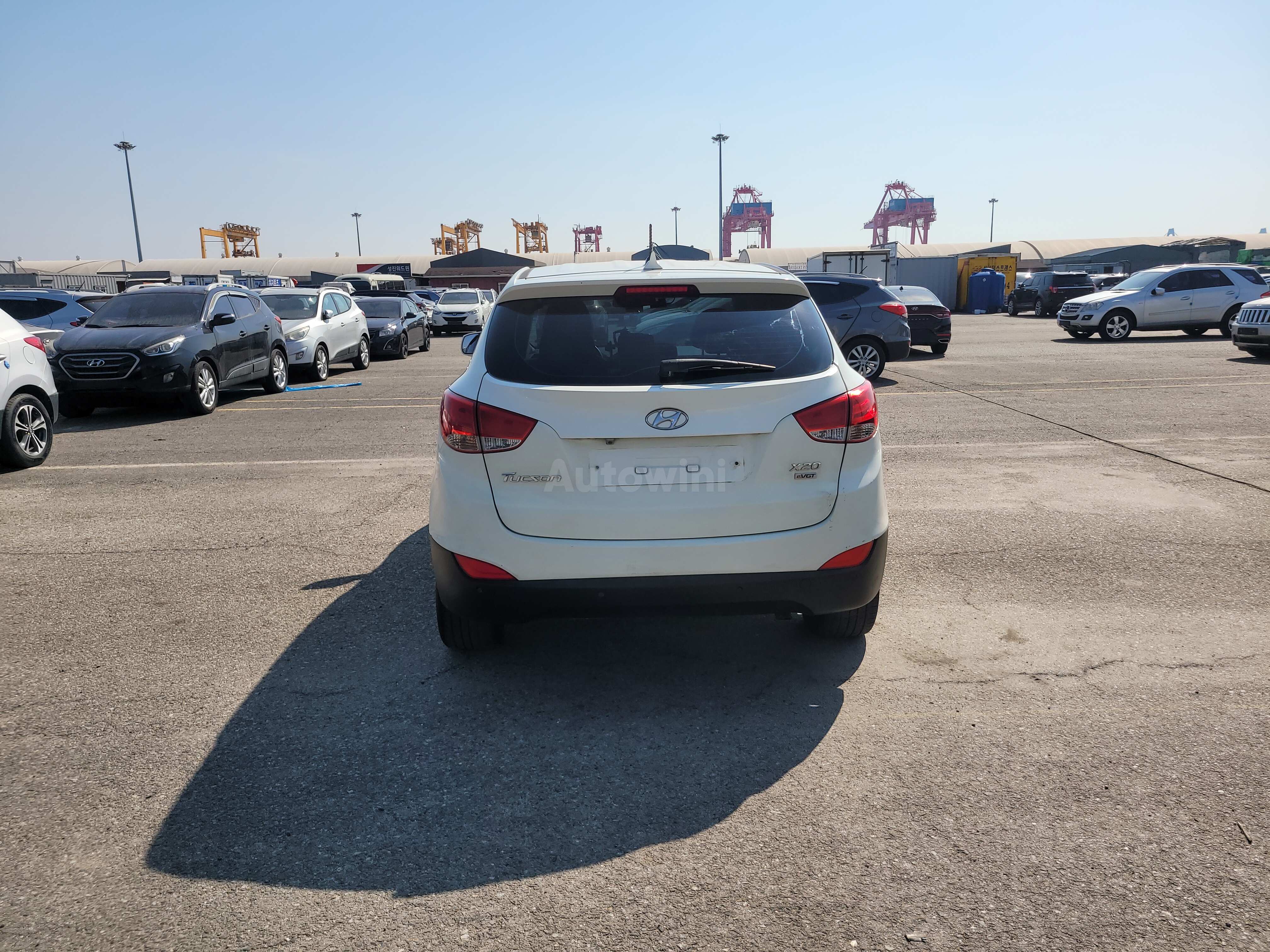 2011 HYUNDAI TUCSON VIN: KMHJT81VBBU233648