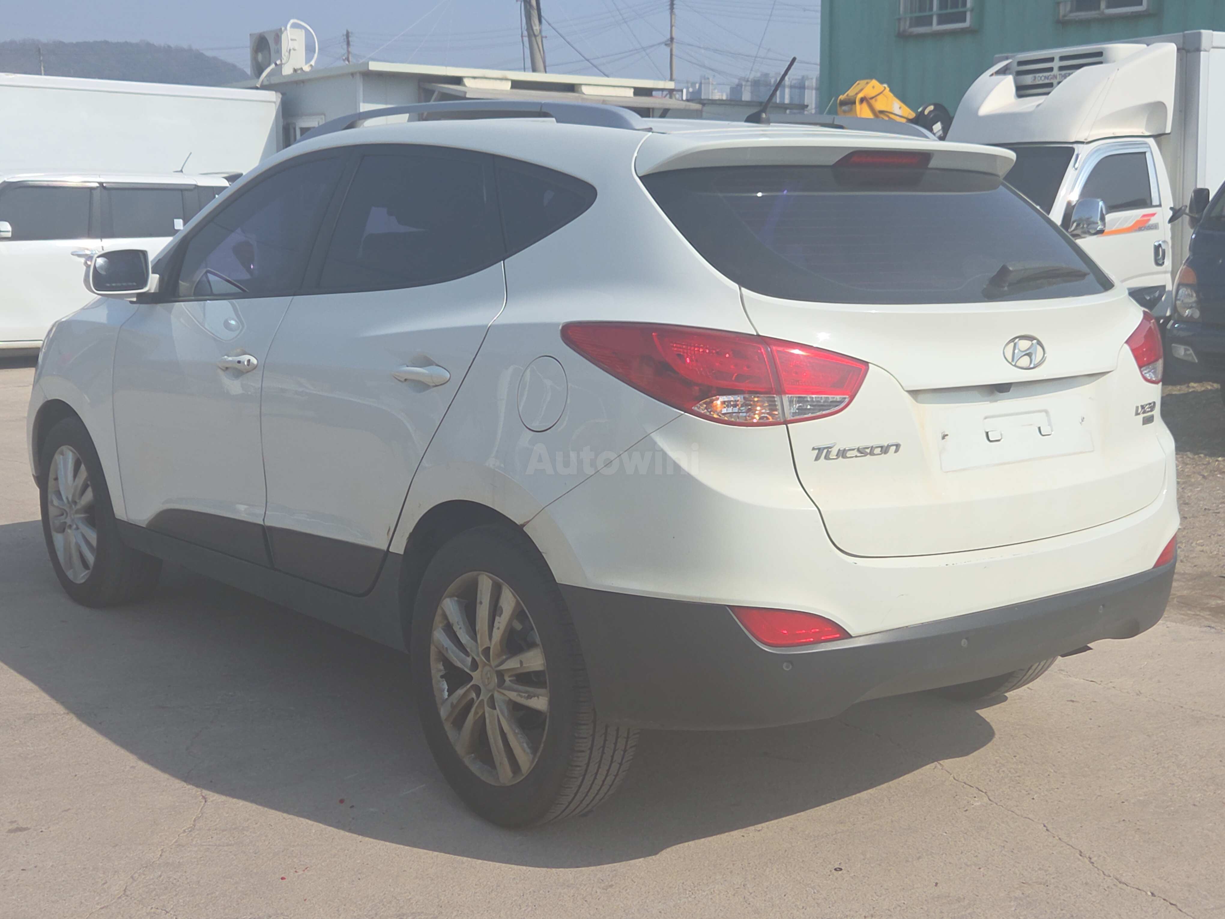 2011 HYUNDAI TUCSON VIN: KMHJU81VBBU285408