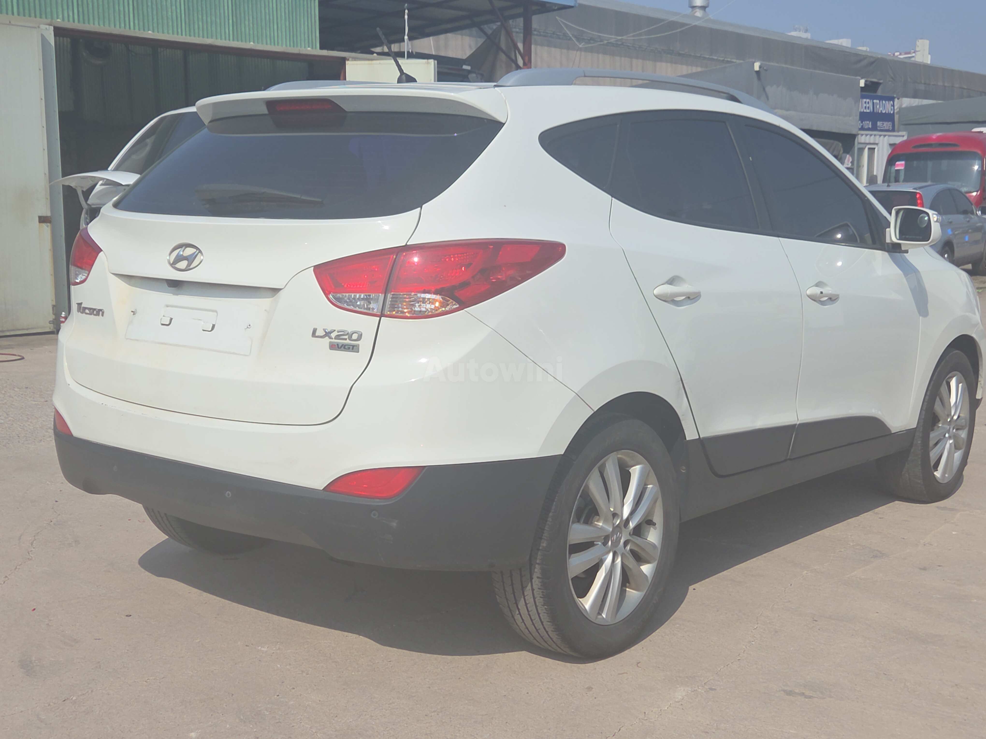 2011 HYUNDAI TUCSON VIN: KMHJU81VBBU285408