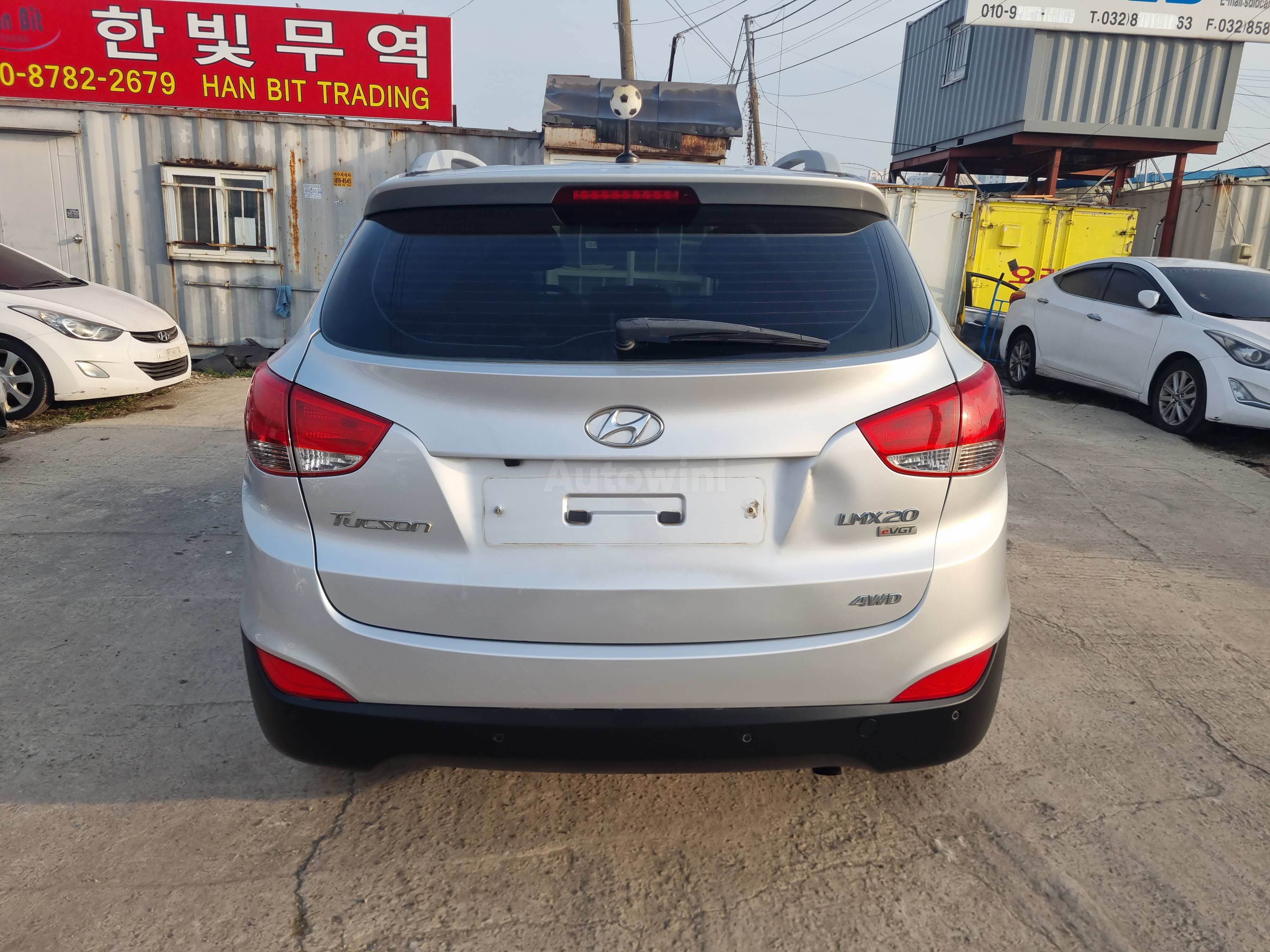 2010 HYUNDAI TUCSON VIN: KMHJW81VDAU064970